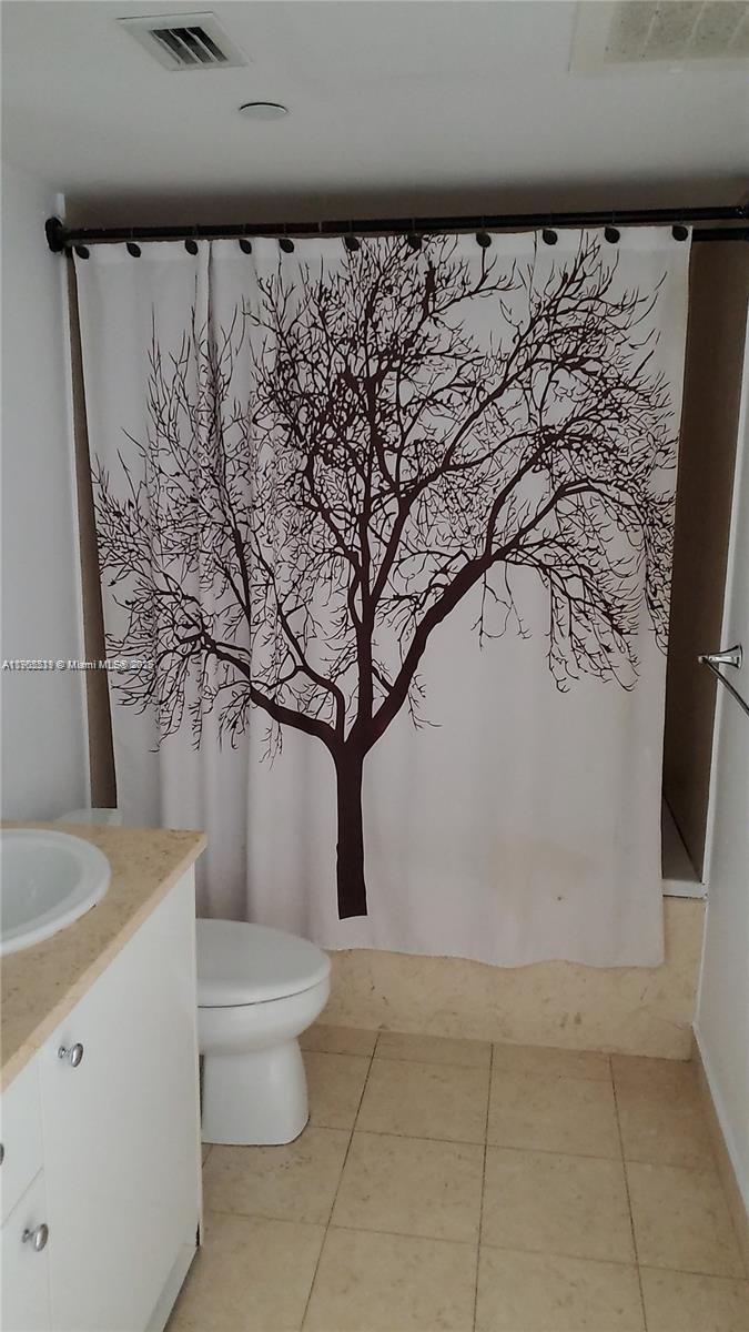 Photo of 19900 Country Club Dr  #310, Aventura, Florida, 33180 - 