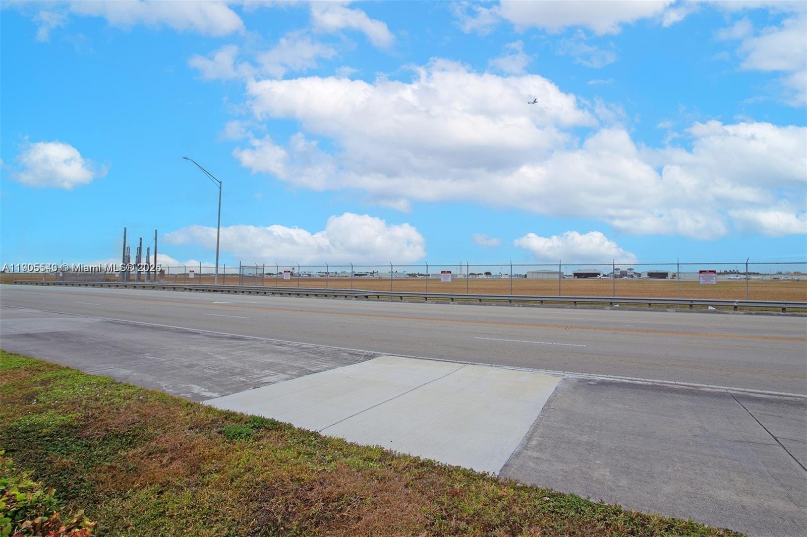   /   sq. ft. $ 2025-10-30 0 foto