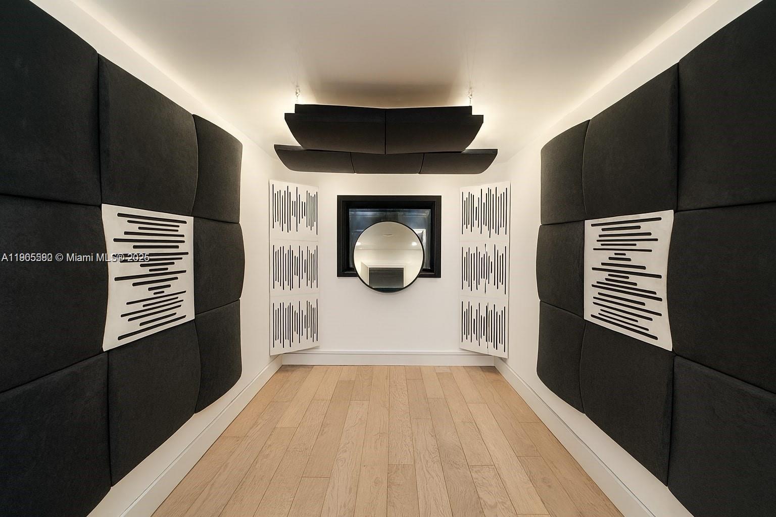 #MAIN  /   кв.футов $ 2025-10-30 0 Фото