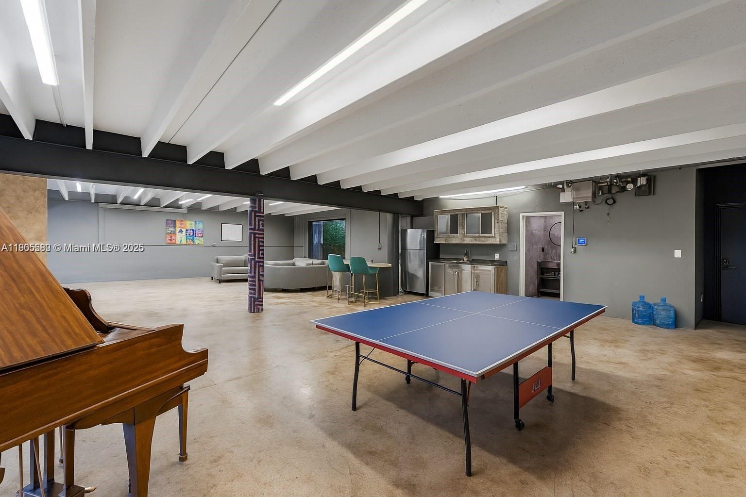 #MAIN  /   кв.футов $ 2025-10-30 0 Фото