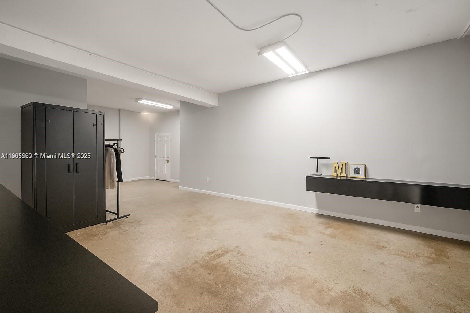 #MAIN  /   кв.футов $ 2025-10-30 0 Фото