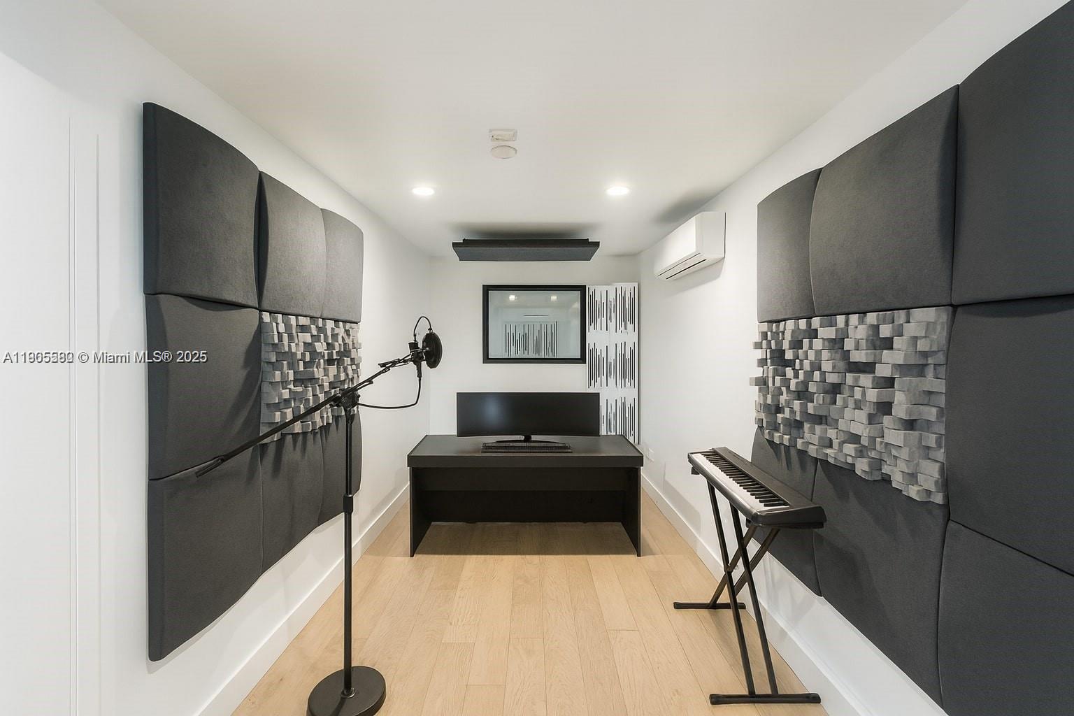 #MAIN  /   кв.футов $ 2025-10-30 0 Фото