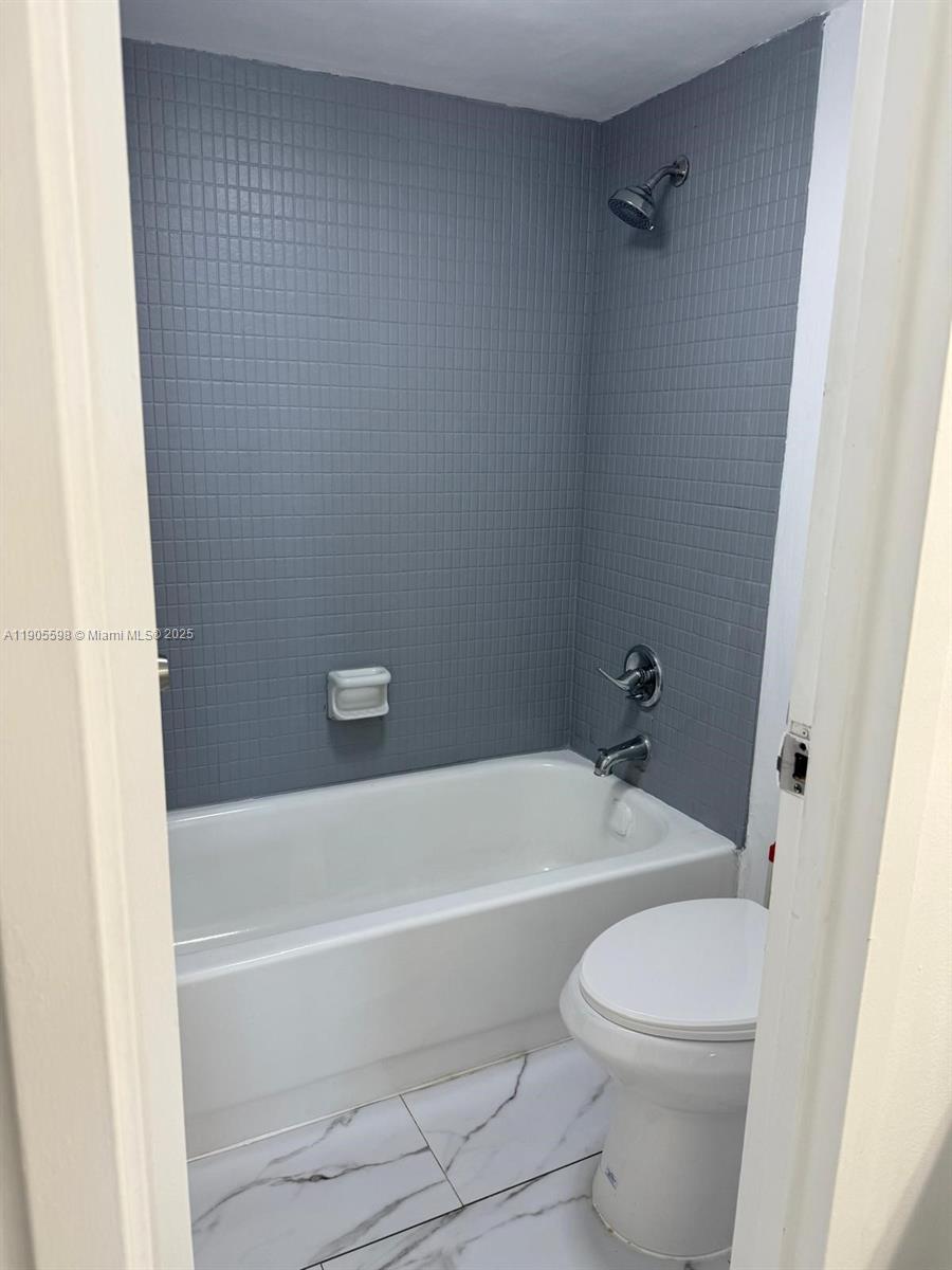 412 1 / 2 991 sq. ft. $ 2025-10-30 0 Photo