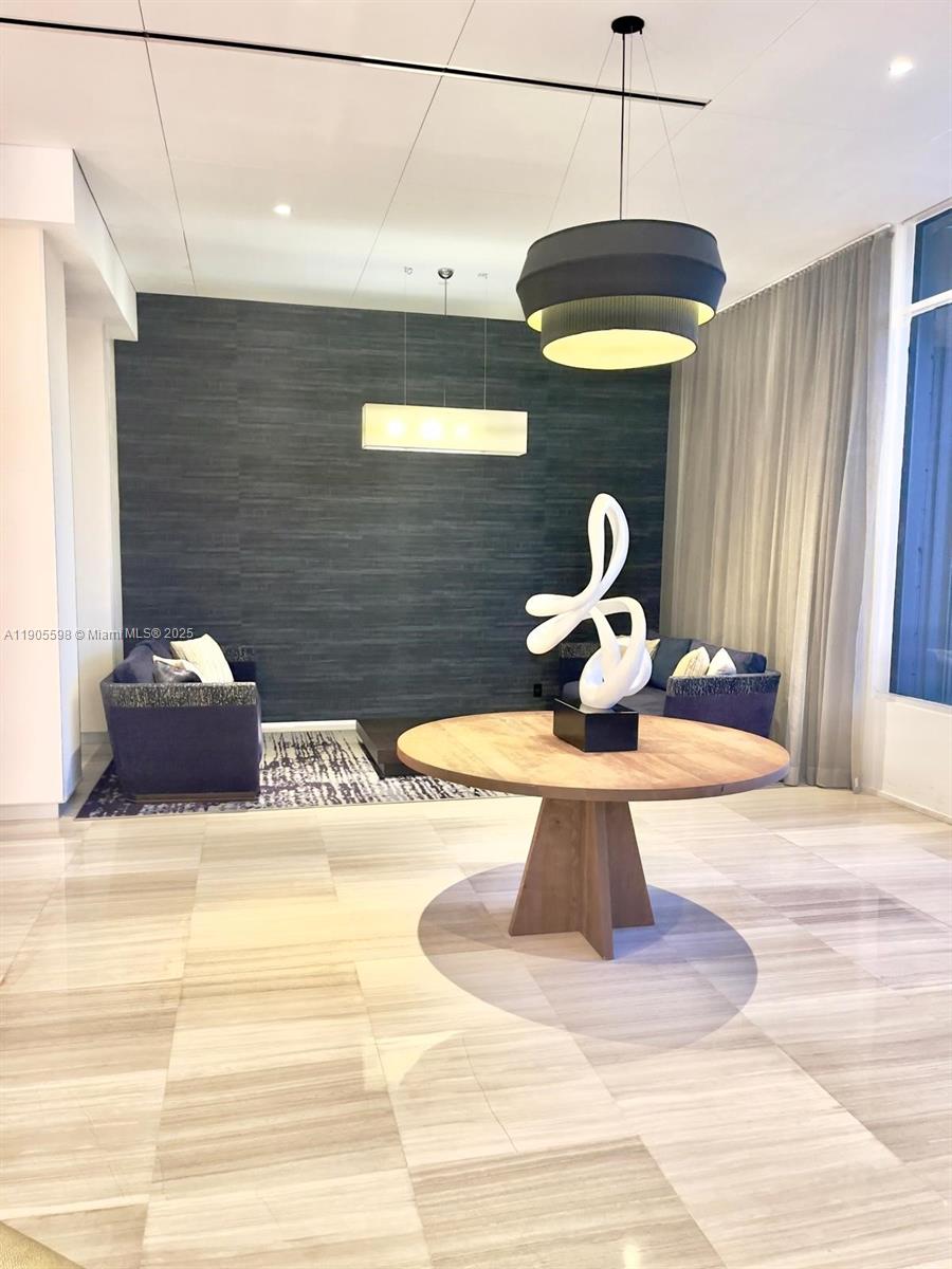 412 1 / 2 991 sq. ft. $ 2025-10-30 0 Photo