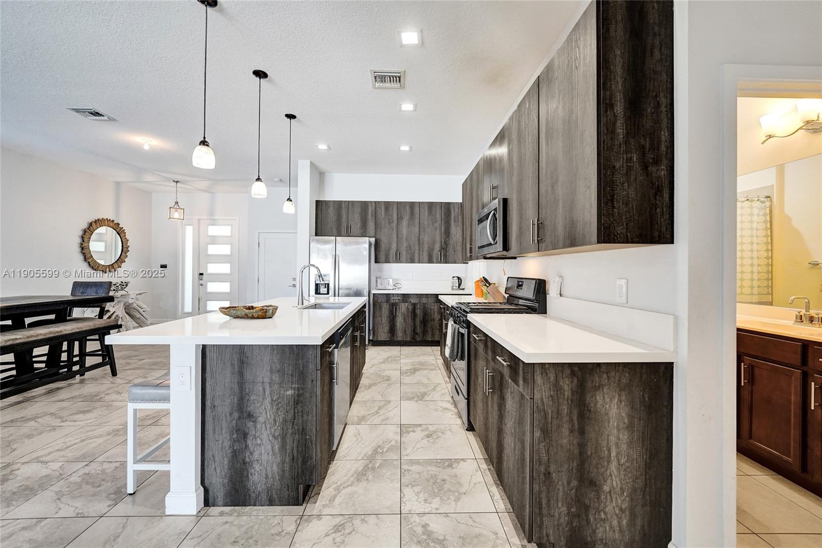 4947 3 / 3 2187 sq. ft. $ 2025-11-24 0 Photo