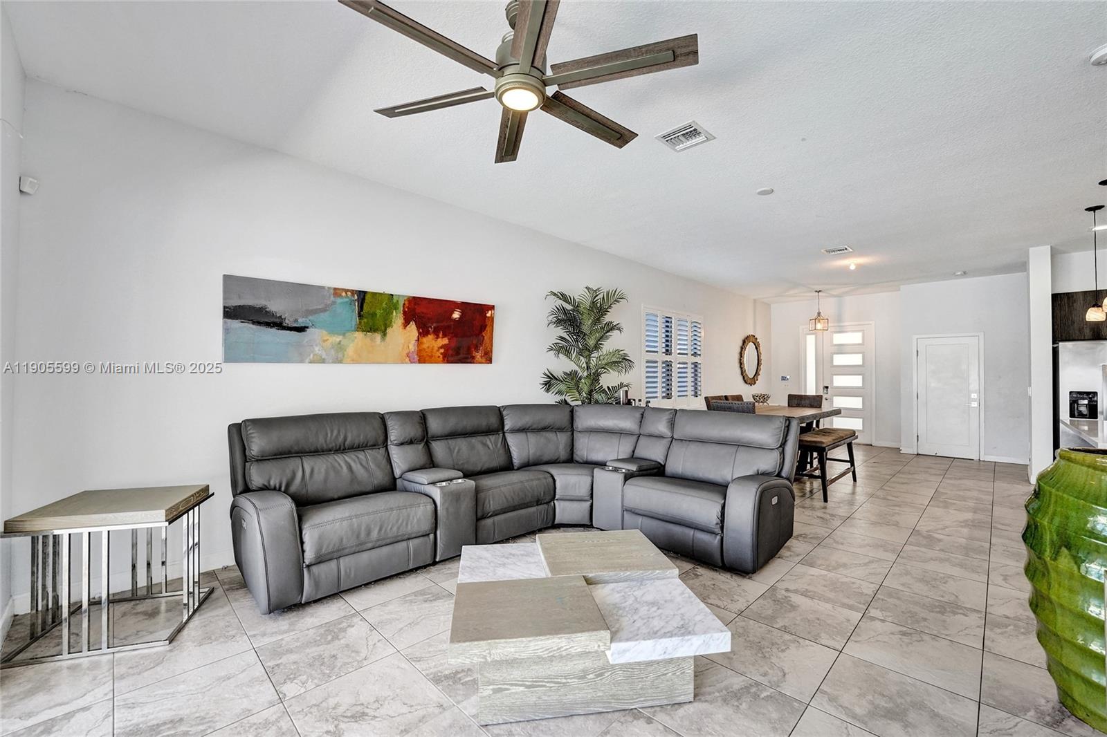 4947 3 / 3 2187 sq. ft. $ 2025-11-24 0 Photo