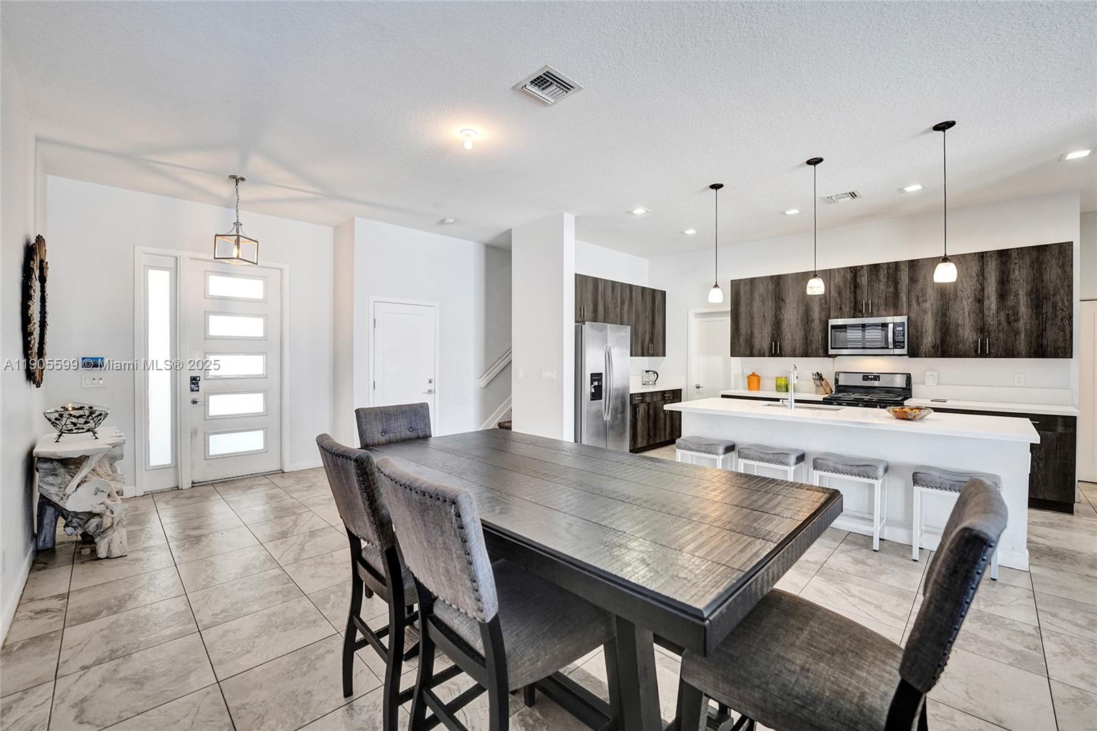 4947 3 / 3 2187 sq. ft. $ 2025-11-24 0 Photo