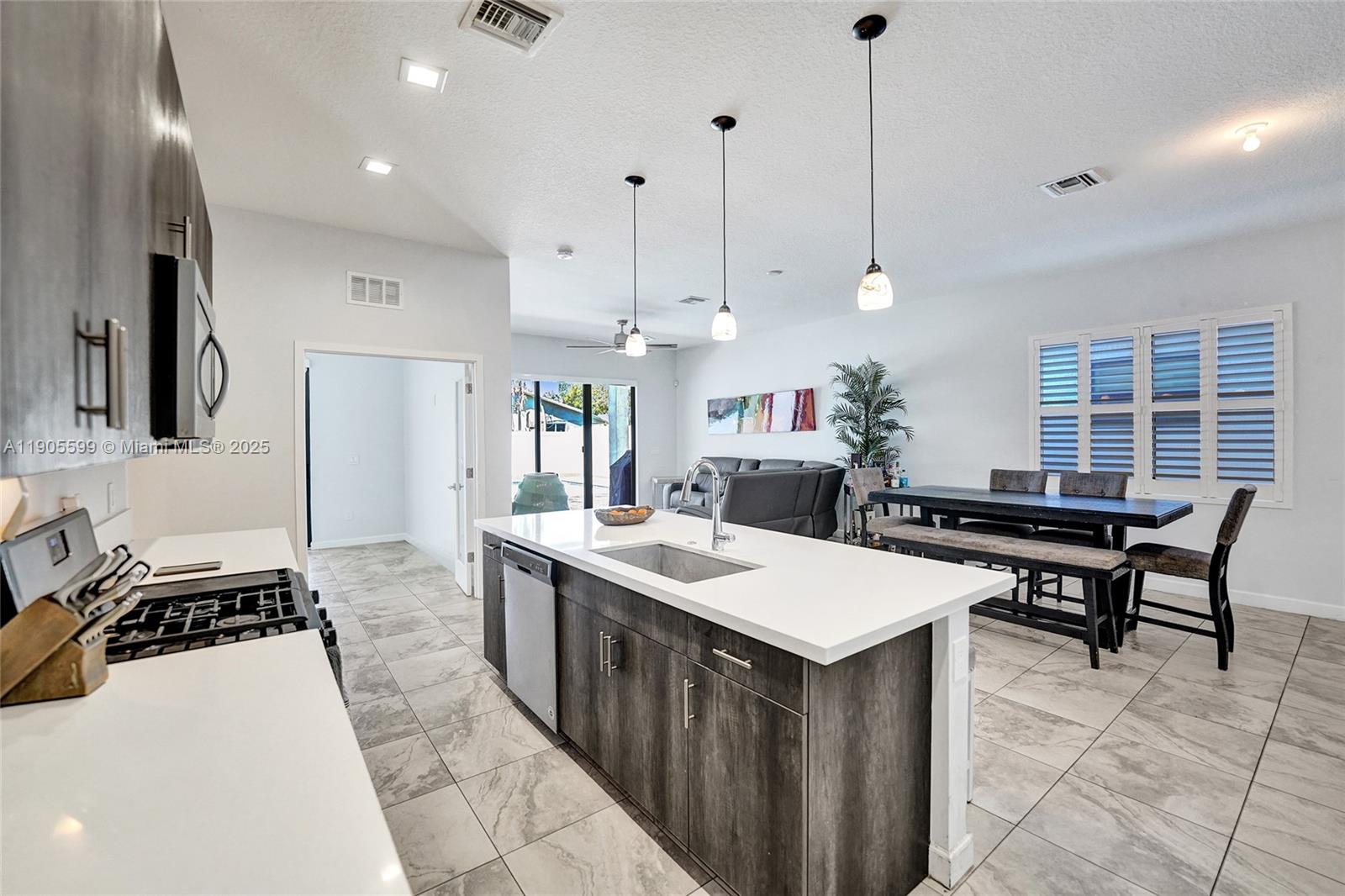 4947 3 / 3 2187 sq. ft. $ 2025-11-24 0 Photo