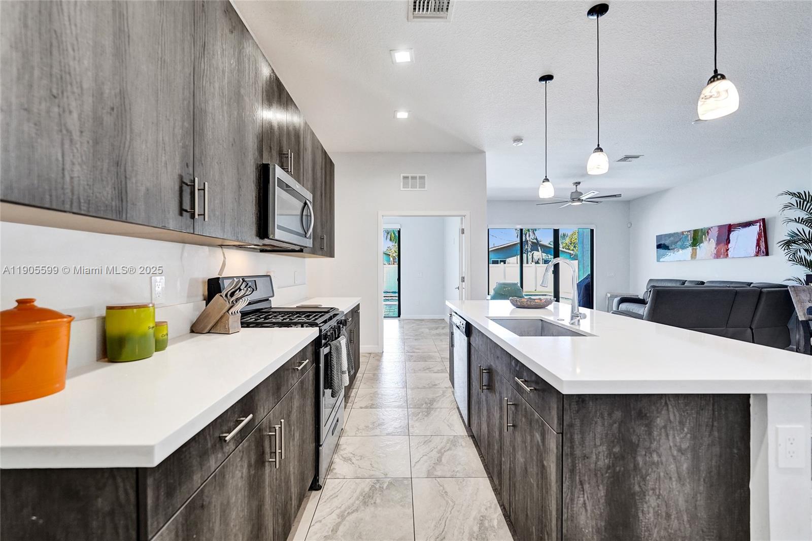 4947 3 / 3 2187 sq. ft. $ 2025-11-24 0 Photo