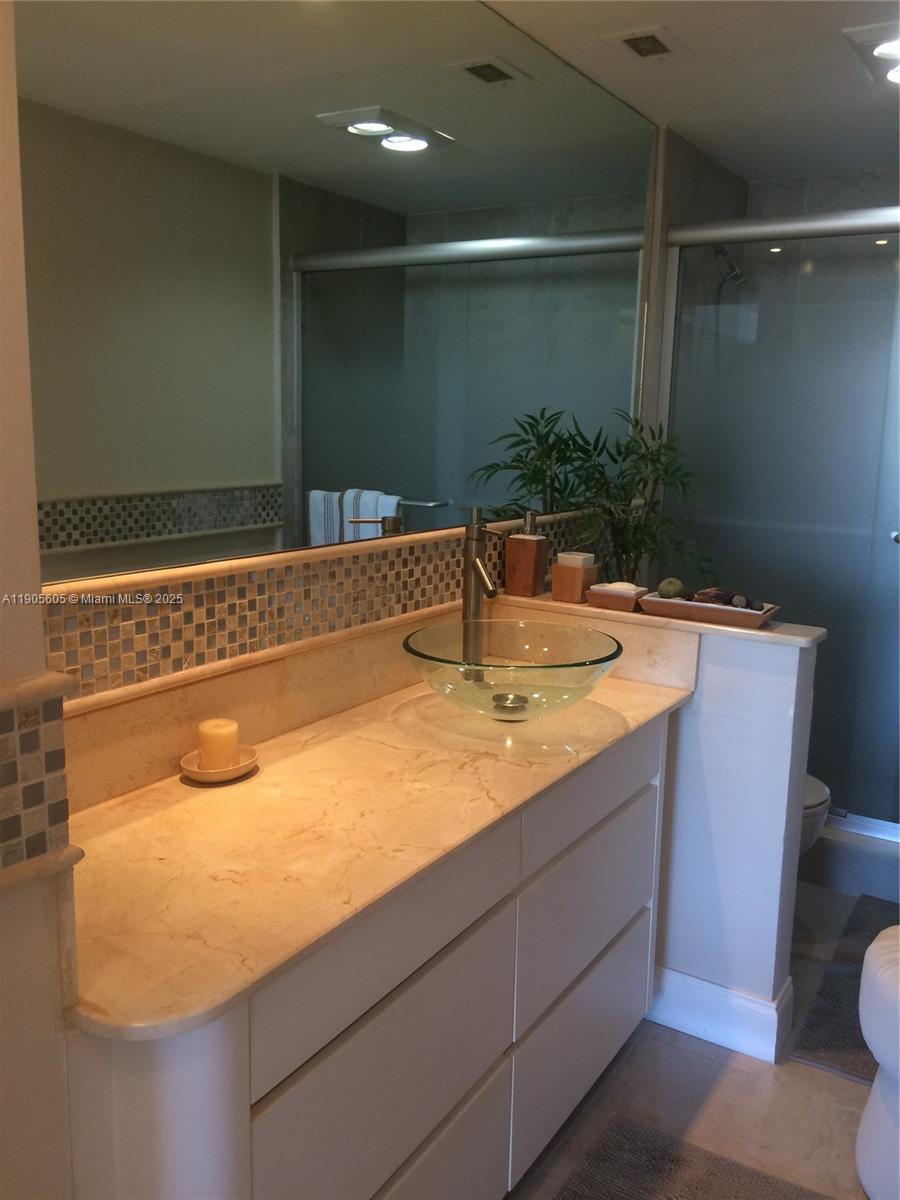 2031 2 / 2 1350 sq. ft. $ 2025-10-30 0 Photo