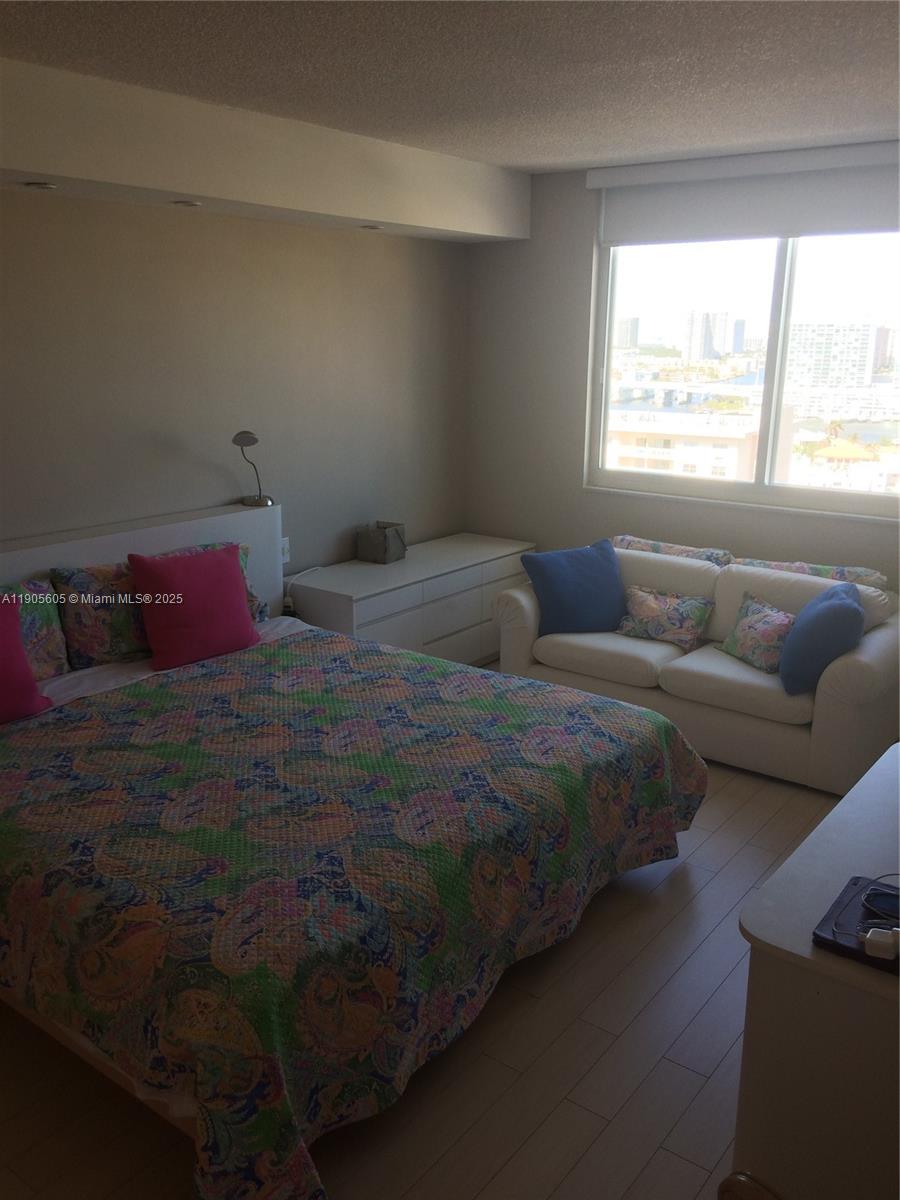 2031 2 / 2 1350 sq. ft. $ 2025-10-30 0 Photo