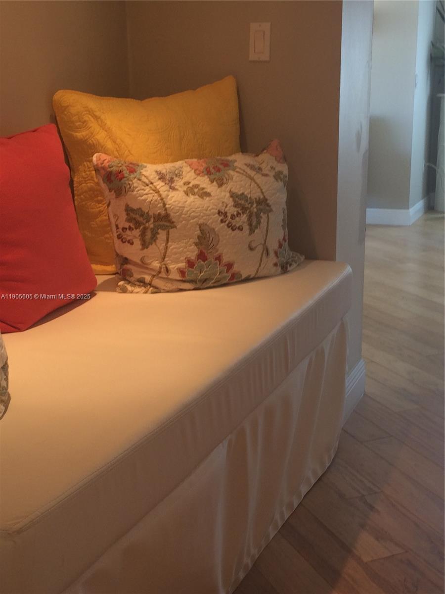 2031 2 / 2 1350 sq. ft. $ 2025-10-30 0 Photo