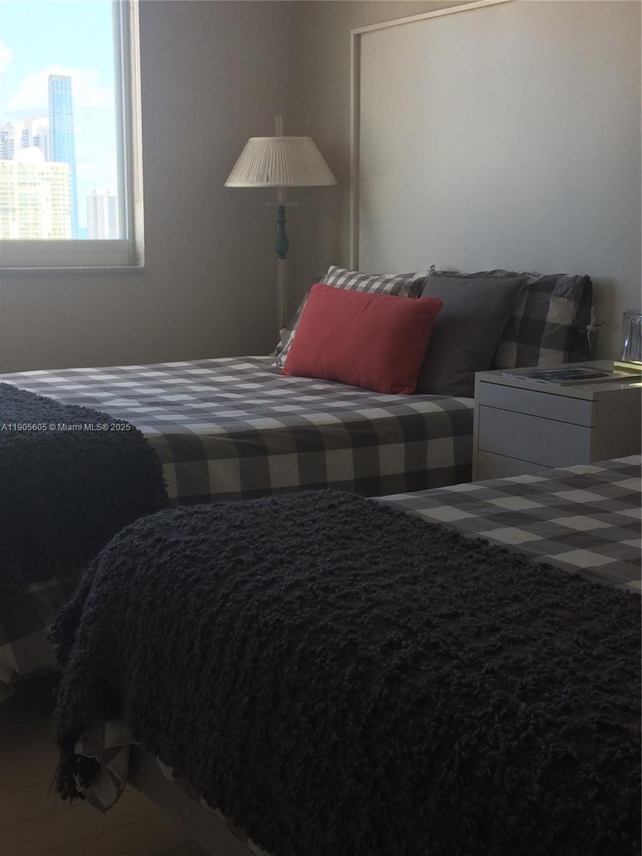 2031 2 / 2 1350 sq. ft. $ 2025-10-30 0 Photo