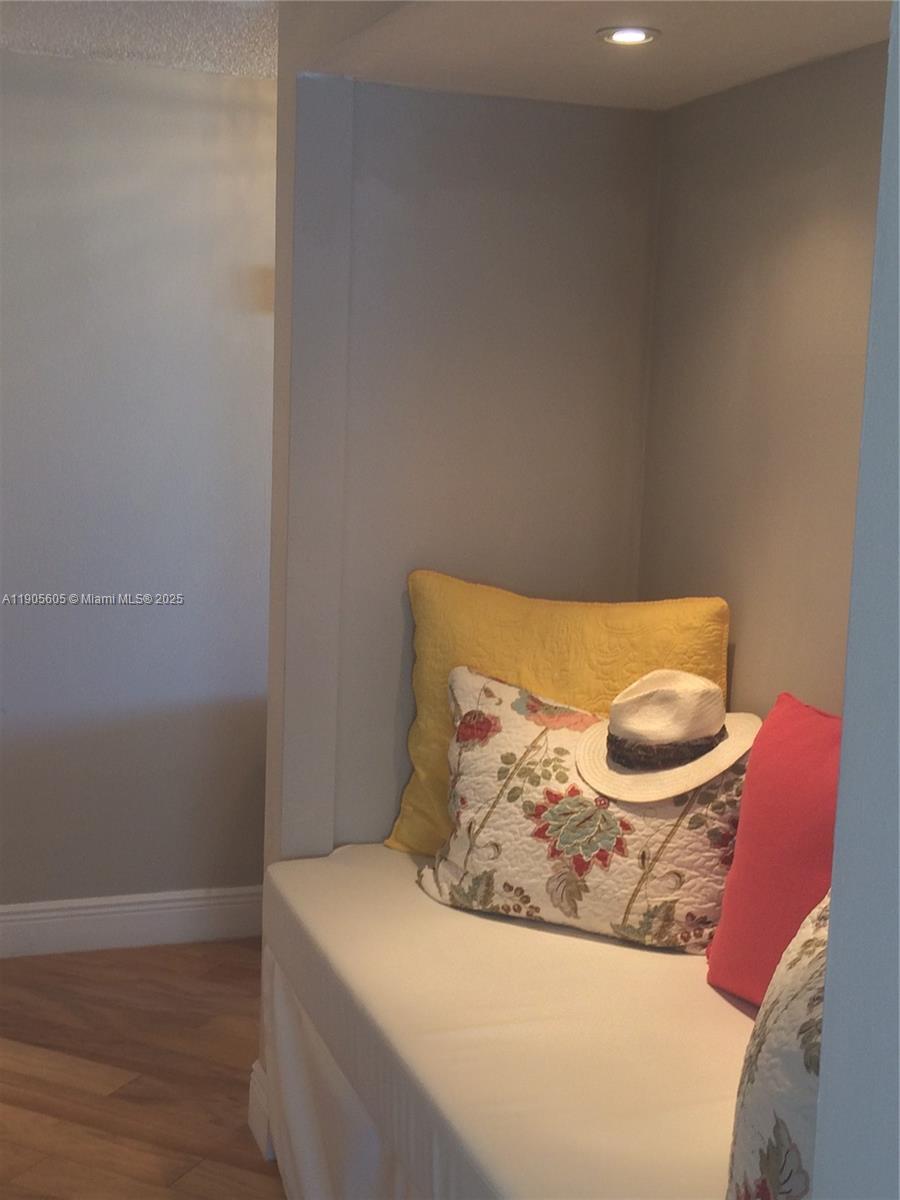 2031 2 / 2 1350 sq. ft. $ 2025-10-30 0 Photo