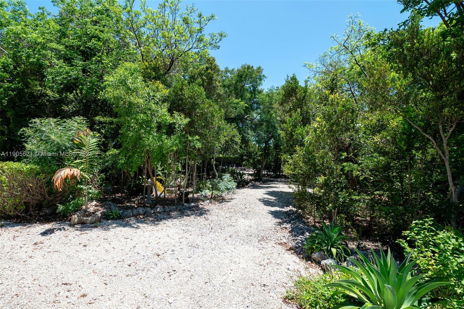 See details / sq. ft. $ 2025-10-30 0 Photo