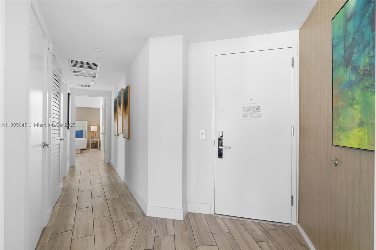 1001 3 / 3 1771 кв.футов $ 2025-10-30 0 Фото