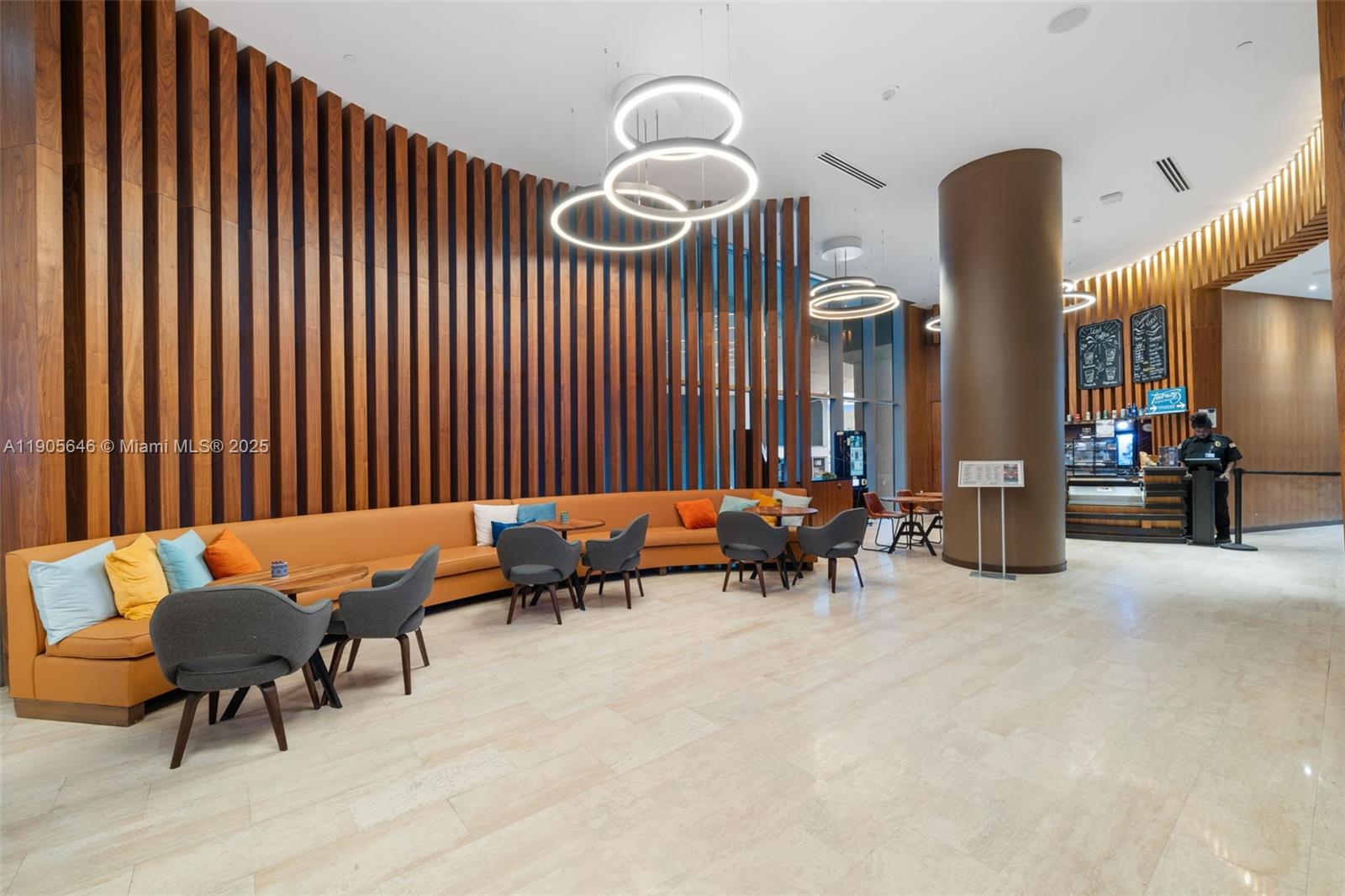 1001 3 / 3 1771 кв.футов $ 2025-10-30 0 Фото