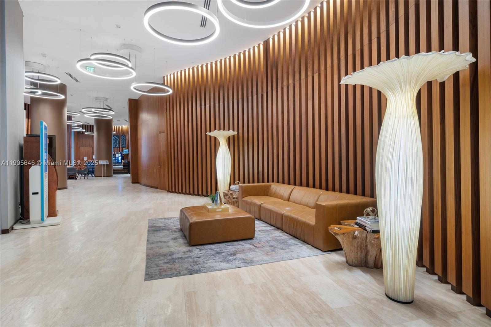 1001 3 / 3 1771 кв.футов $ 2025-10-30 0 Фото