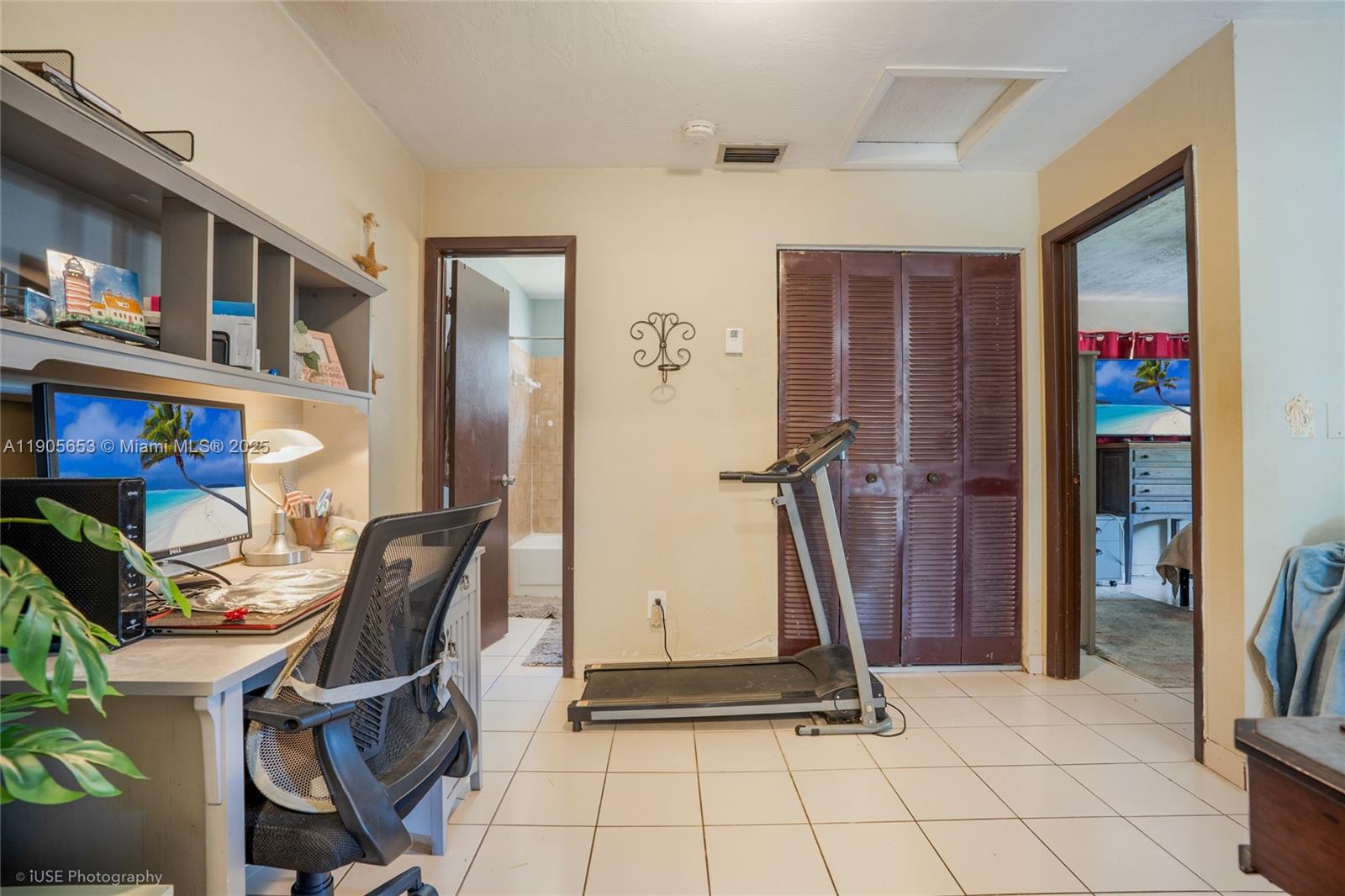   /  1926 sq. ft. $ 2025-10-30 0 Photo