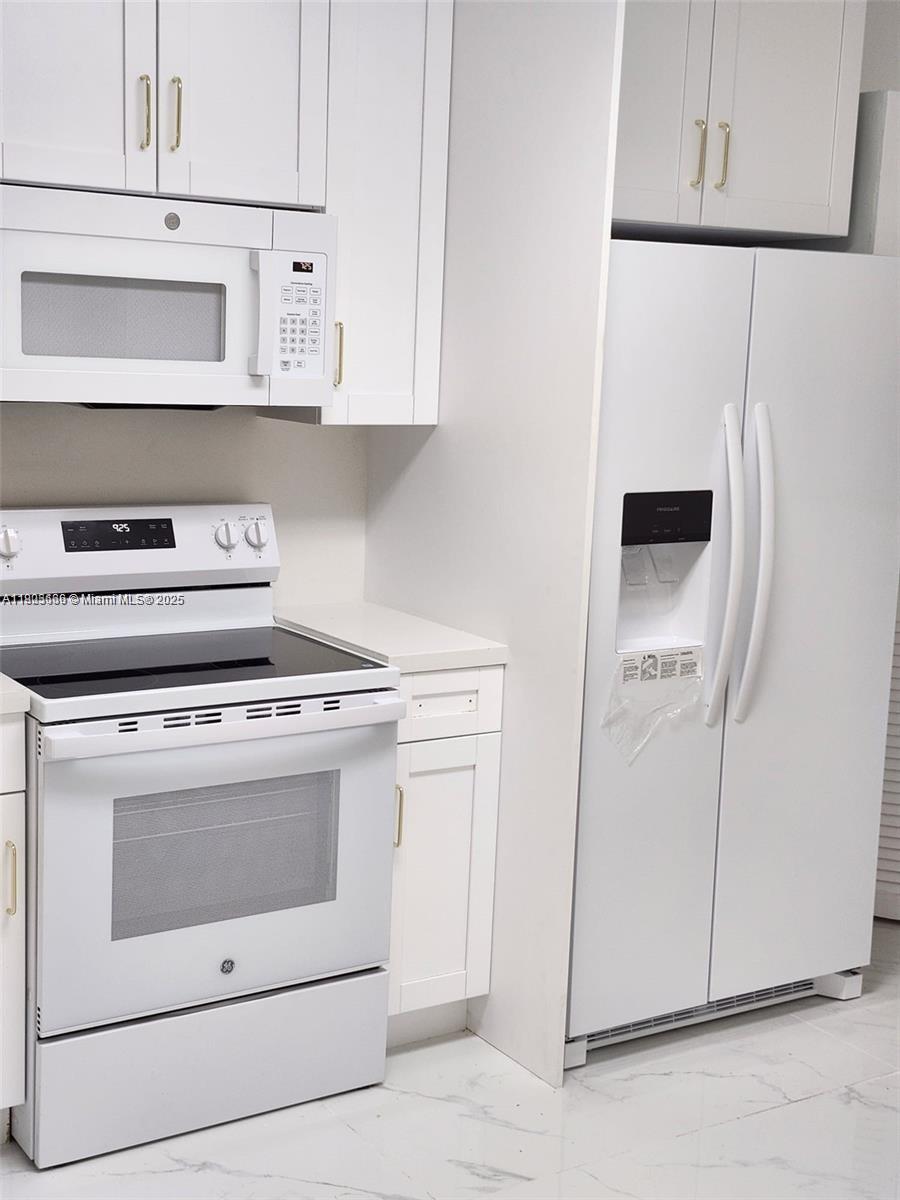 204-2 1 / 2 1036 sq. ft. $ 2025-10-30 0 Photo