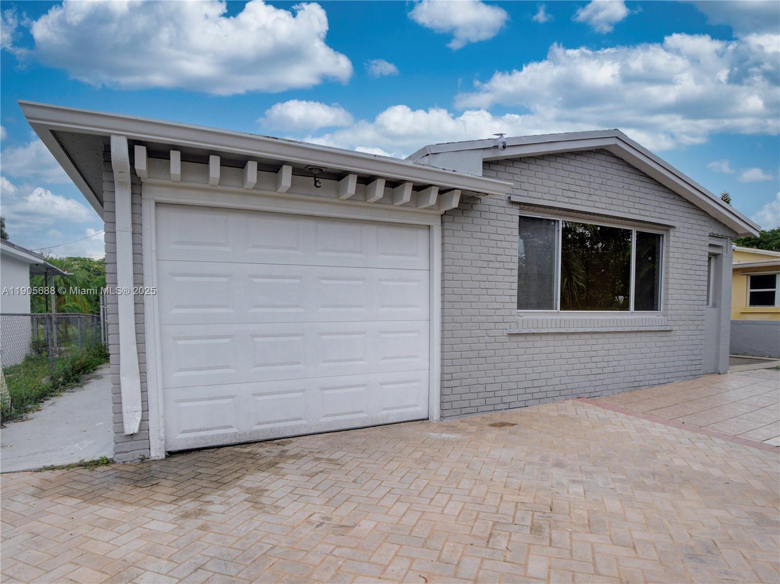 See details 2703 5 / 3 2856 sq. ft. $ 2025-10-30 0 Photo