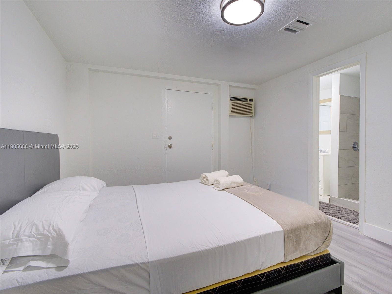 See details 2703 5 / 3 2856 sq. ft. $ 2025-10-30 0 Photo