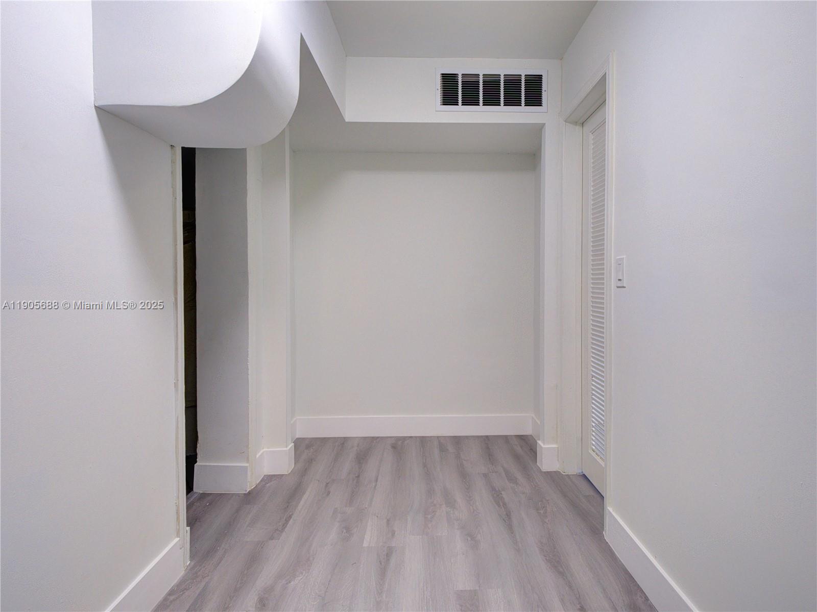 See details 2703 5 / 3 2856 sq. ft. $ 2025-10-30 0 Photo