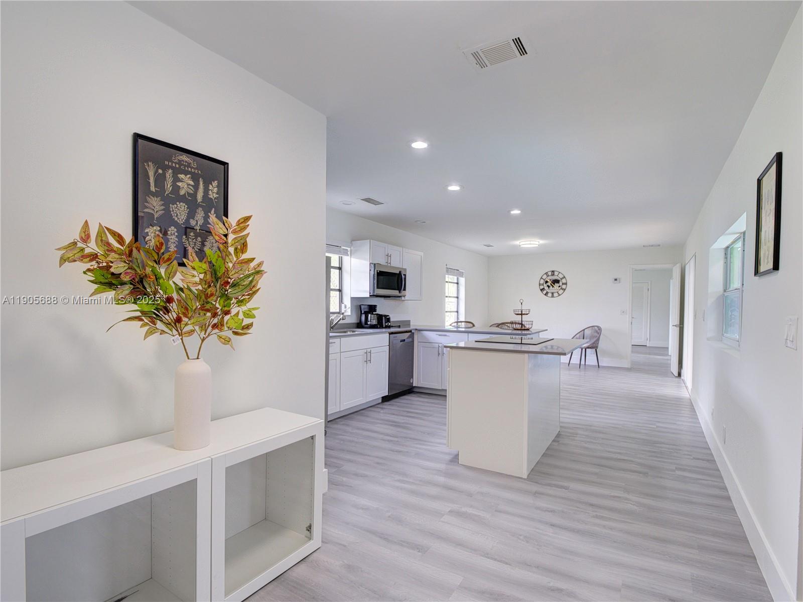 See details 2703 5 / 3 2856 sq. ft. $ 2025-10-30 0 Photo