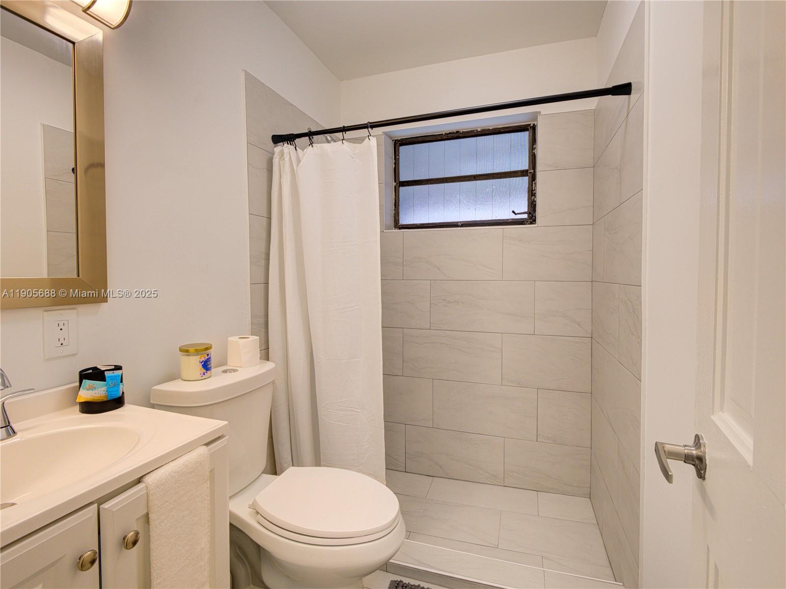 See details 2703 5 / 3 2856 sq. ft. $ 2025-10-30 0 Photo