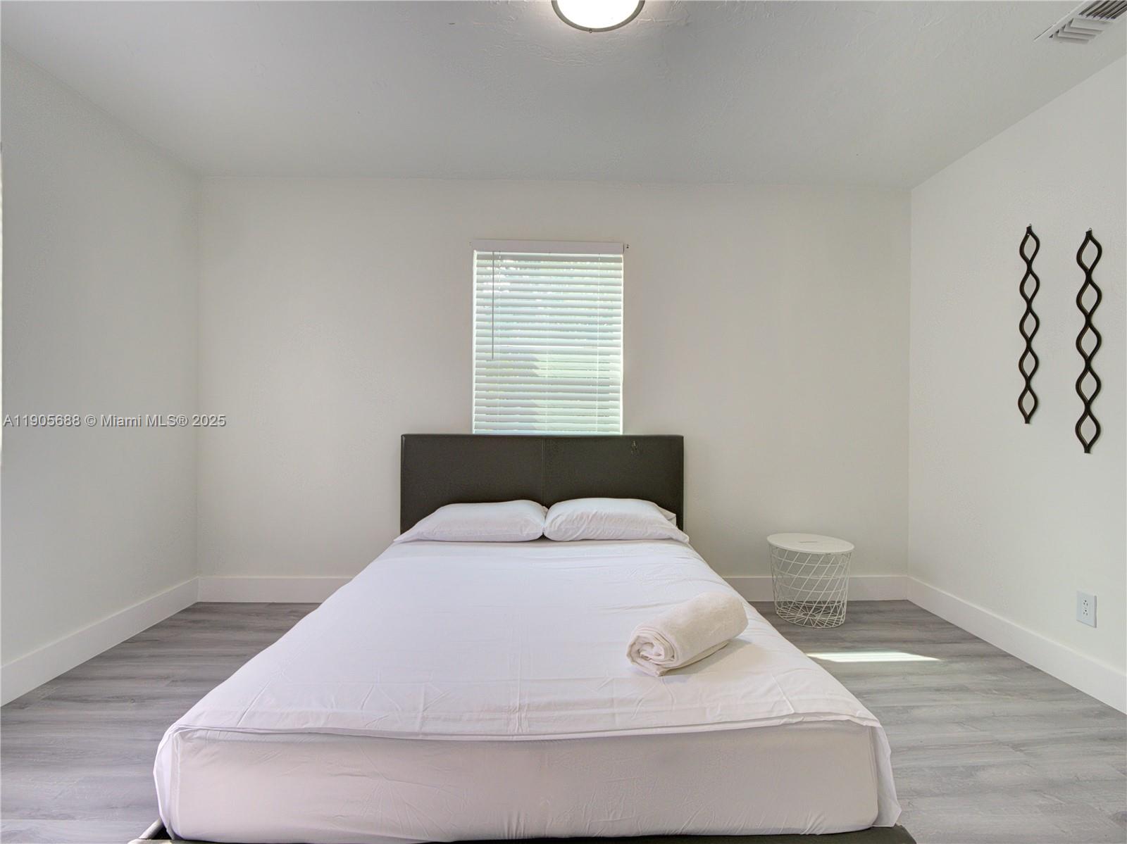 See details 2703 5 / 3 2856 sq. ft. $ 2025-10-30 0 Photo