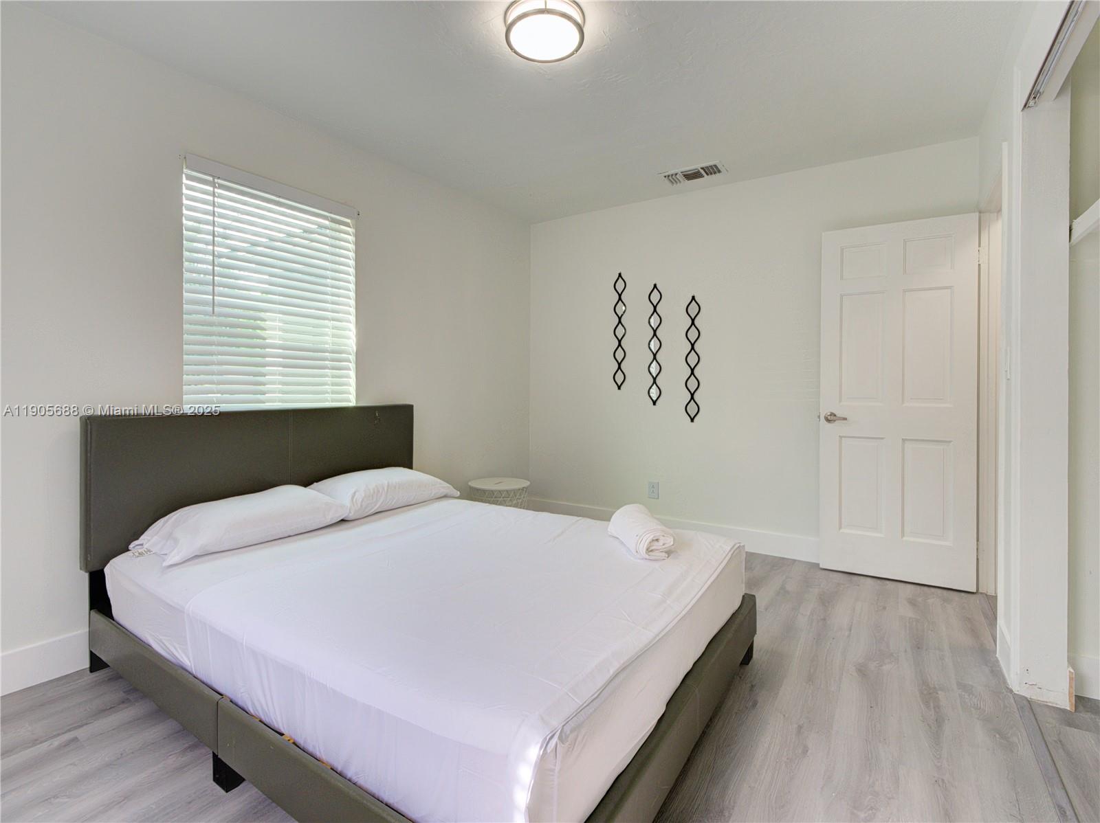 See details 2703 5 / 3 2856 sq. ft. $ 2025-10-30 0 Photo