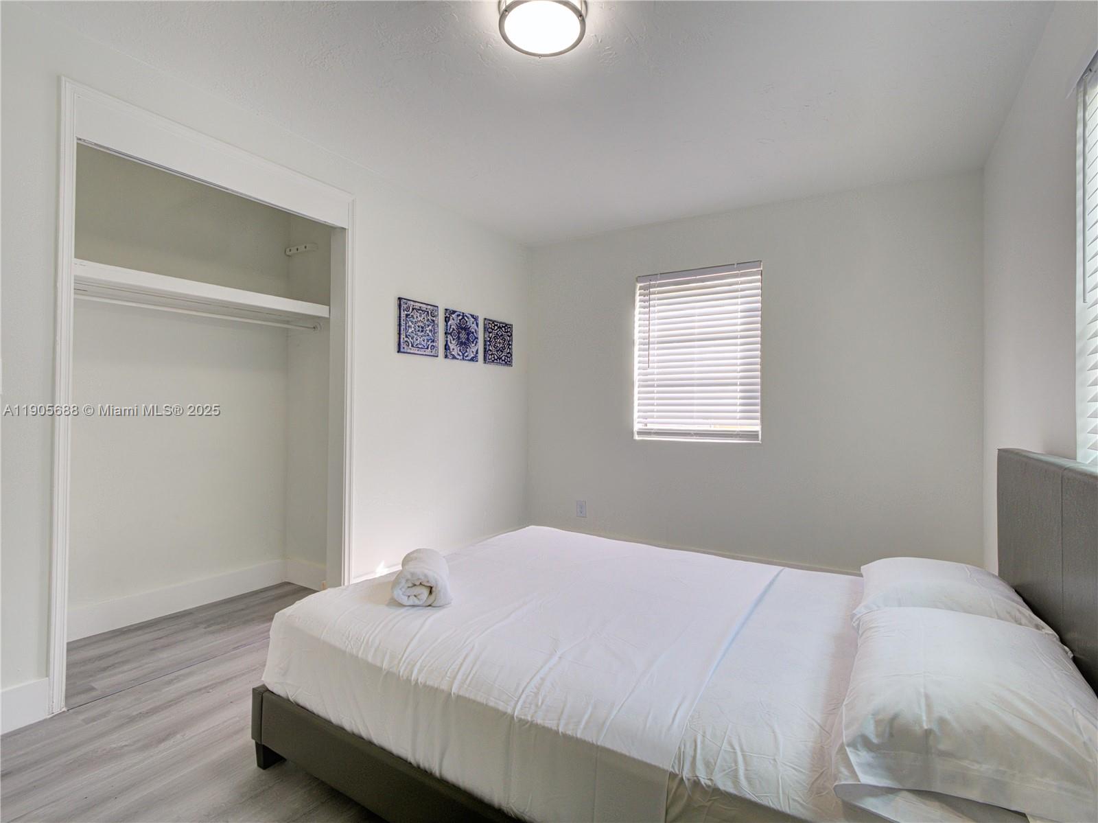 See details 2703 5 / 3 2856 sq. ft. $ 2025-10-30 0 Photo