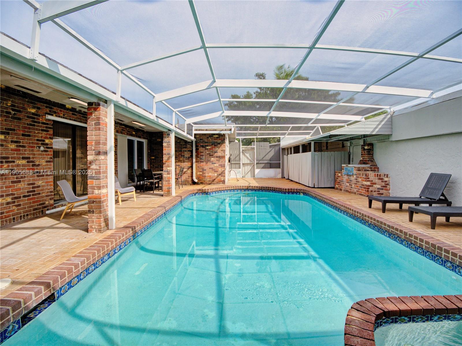 See details 2703 5 / 3 2856 sq. ft. $ 2025-10-30 0 Photo