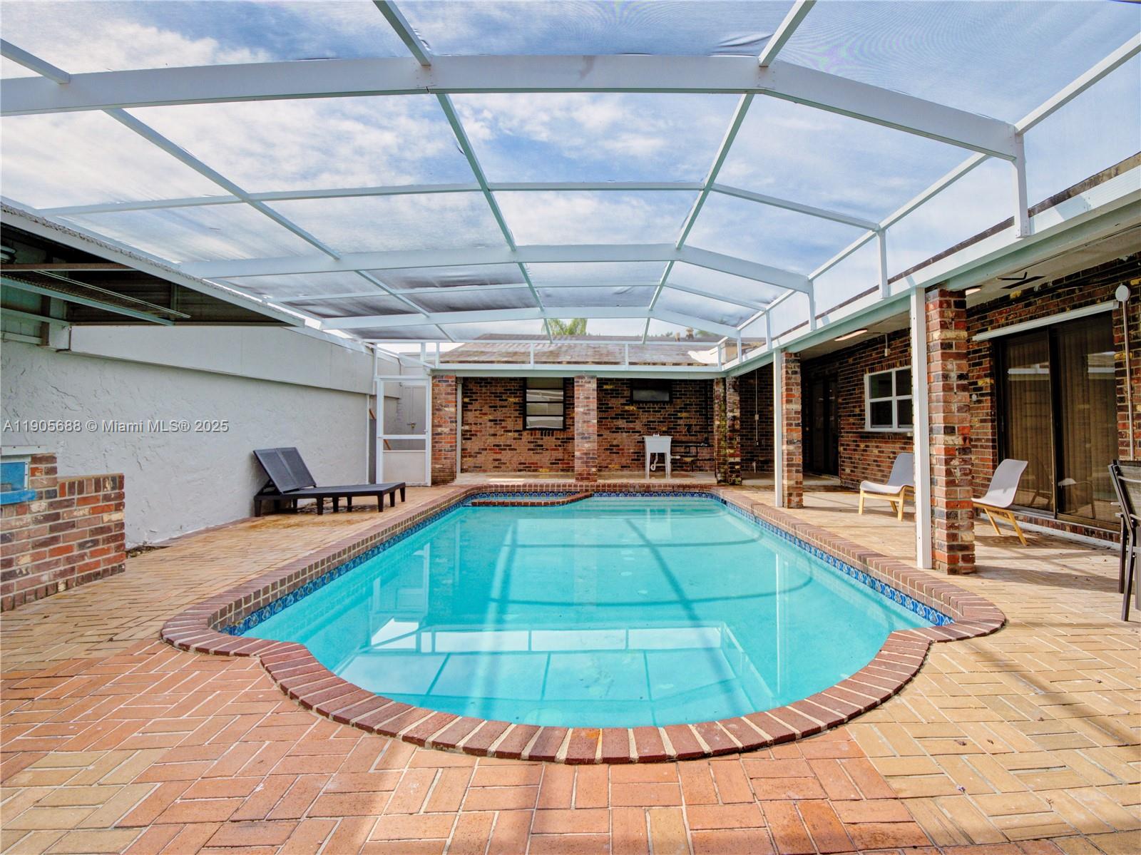 See details 2703 5 / 3 2856 sq. ft. $ 2025-10-30 0 Photo