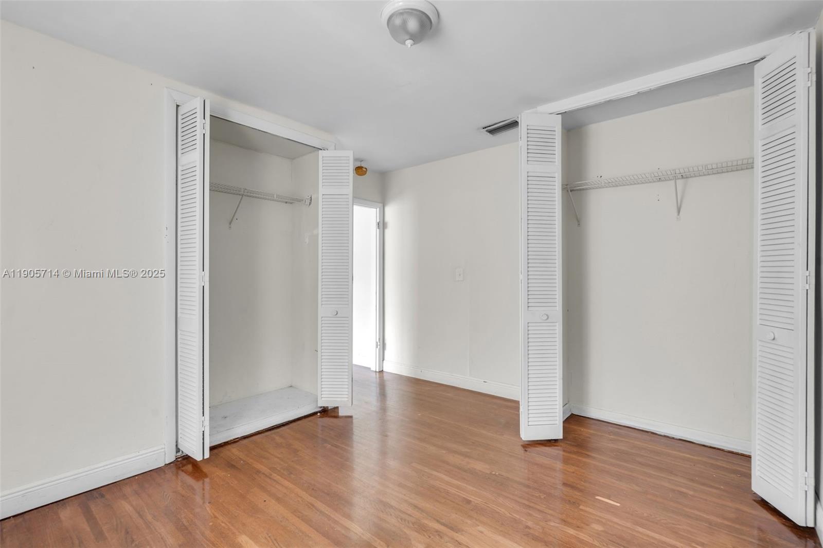   /  2356 sq. ft. $ 2025-10-30 0 Photo