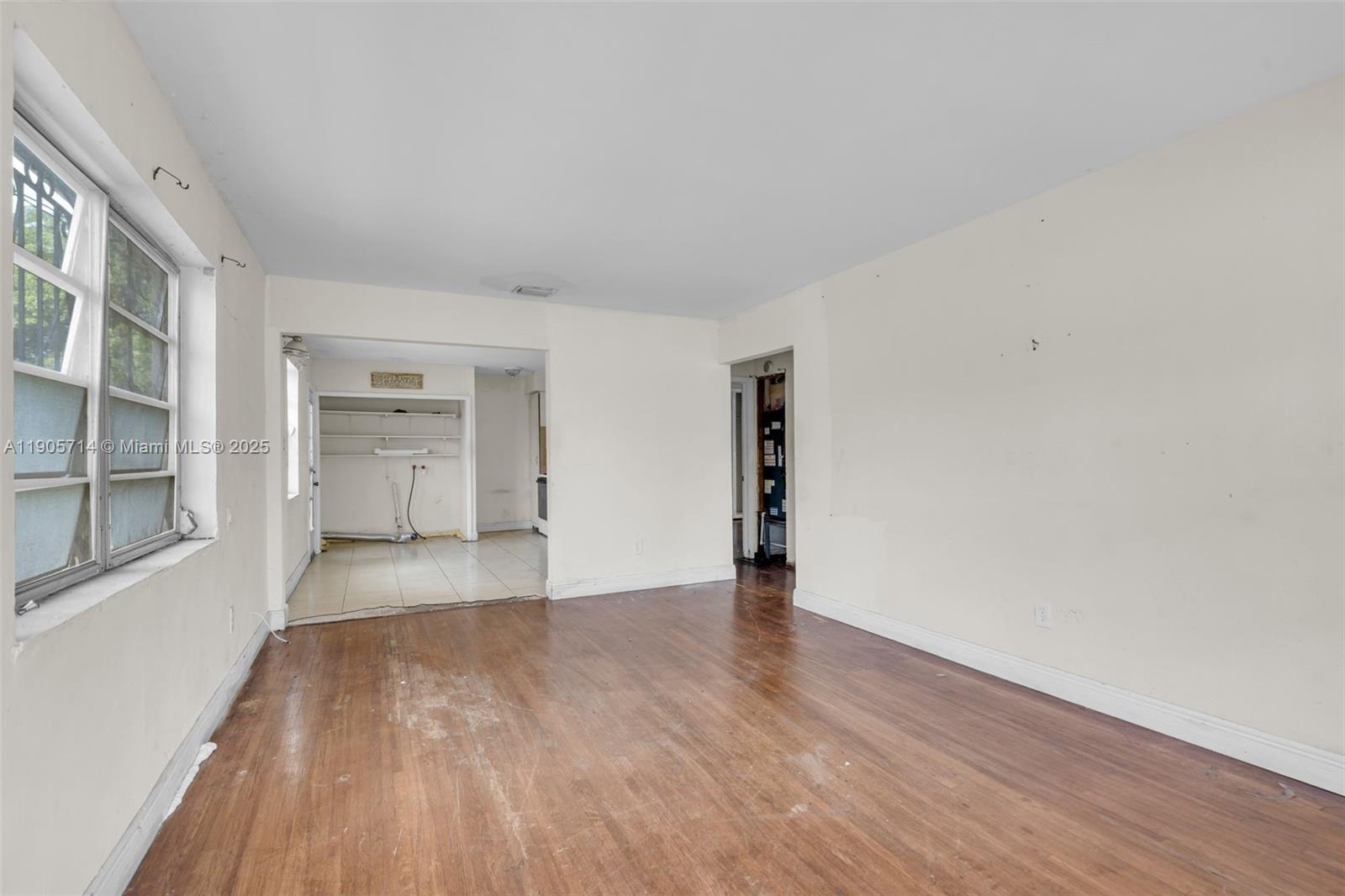   /  2356 sq. ft. $ 2025-10-30 0 Photo