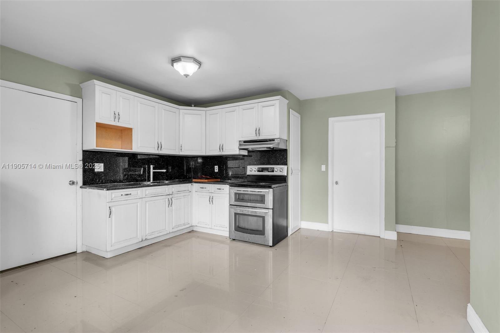   /  2356 sq. ft. $ 2025-10-30 0 Photo