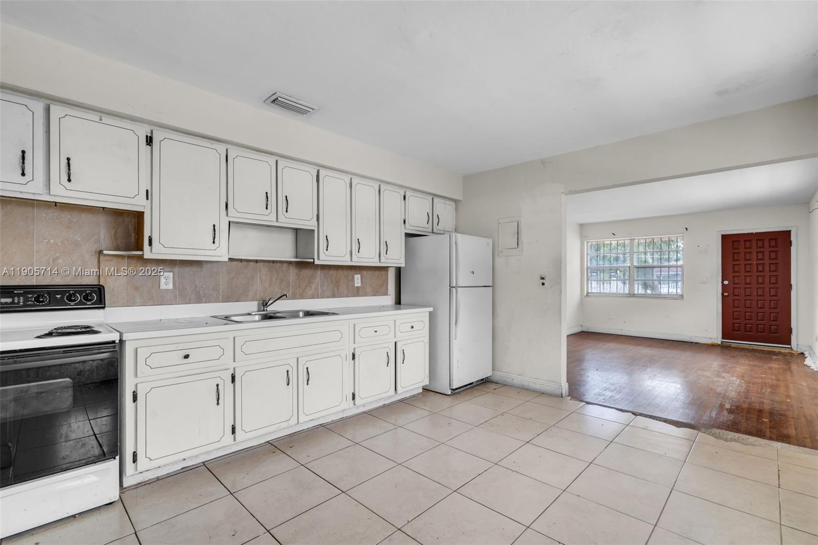   /  2356 sq. ft. $ 2025-10-30 0 Photo