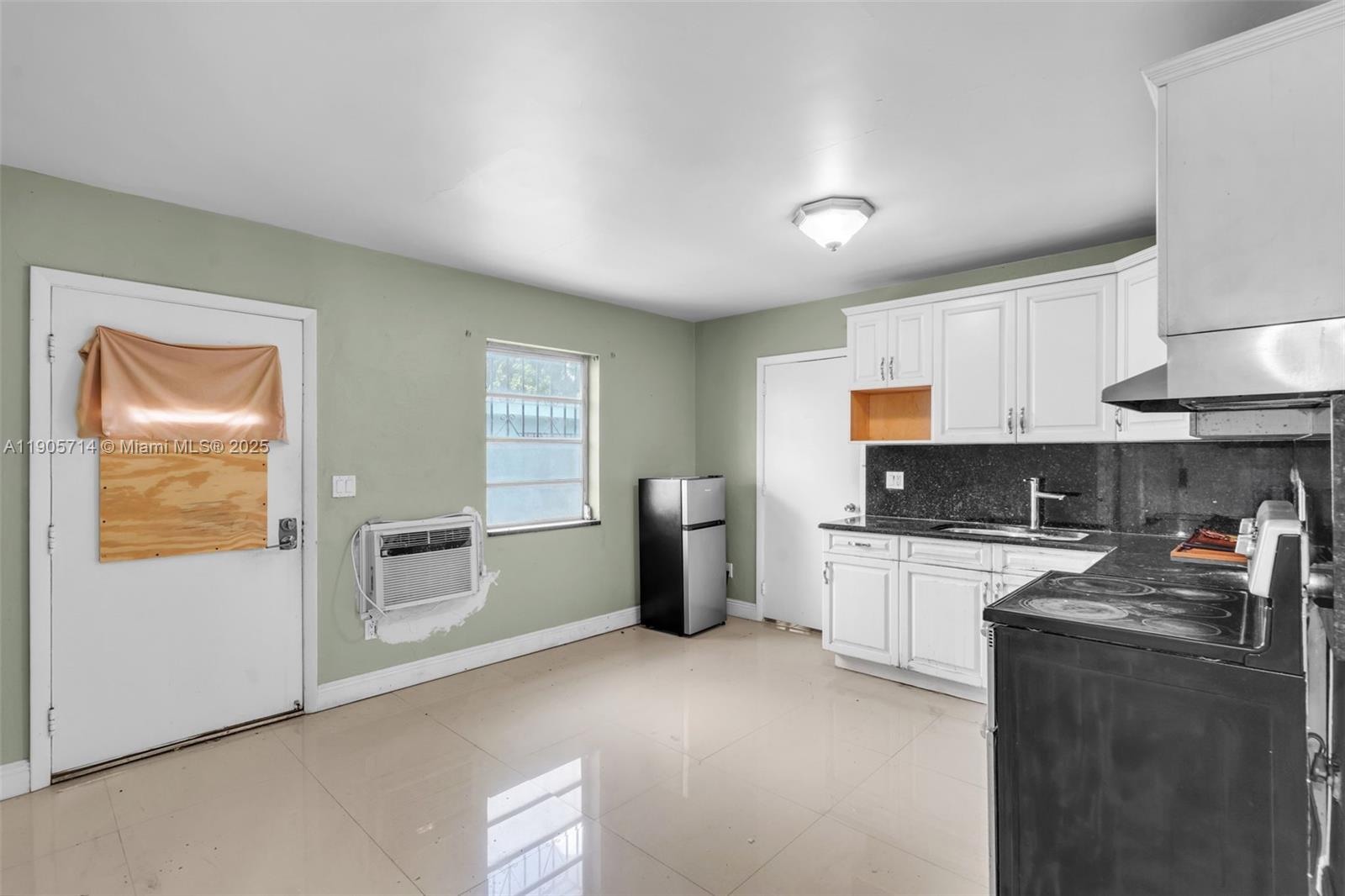   /  2356 sq. ft. $ 2025-10-30 0 Photo