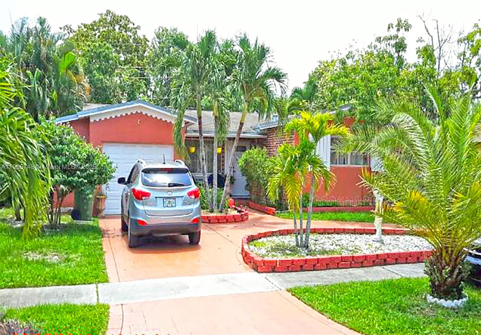 See details 631 3 / 2 1233 sq. ft. $ 2025-10-30 0 Photo