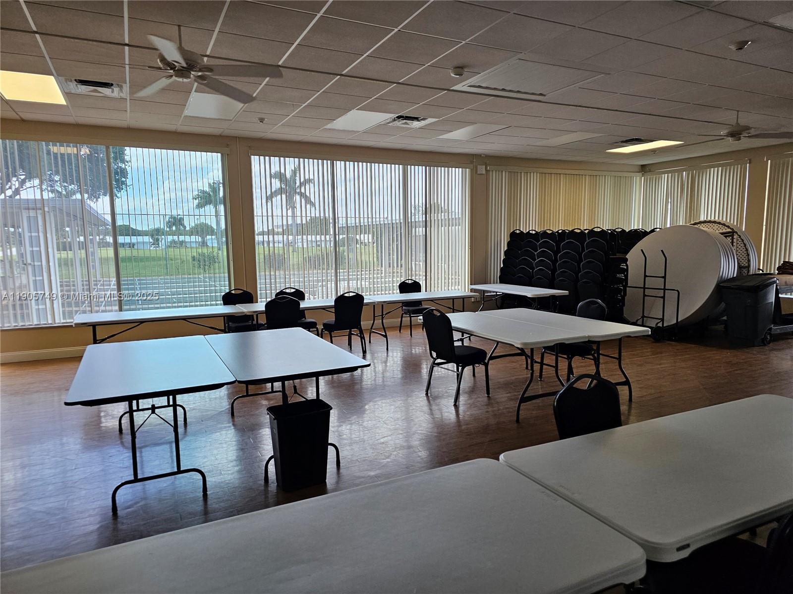 2300 2 / 2 1428 кв.футов $ 2025-10-30 0 Фото