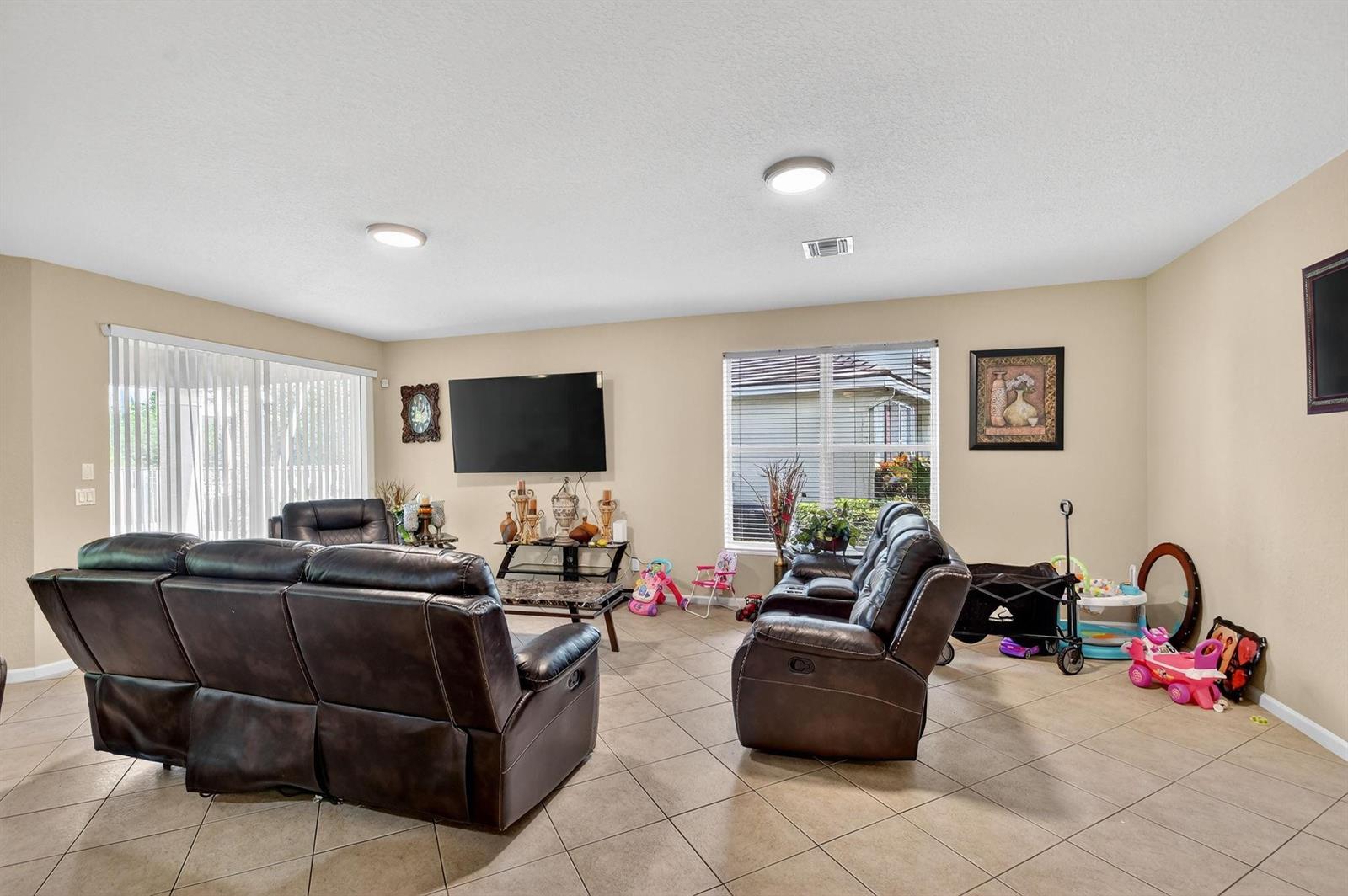 9393 7 / 5 4096 sq. ft. $ 2026-06-24 0 Photo