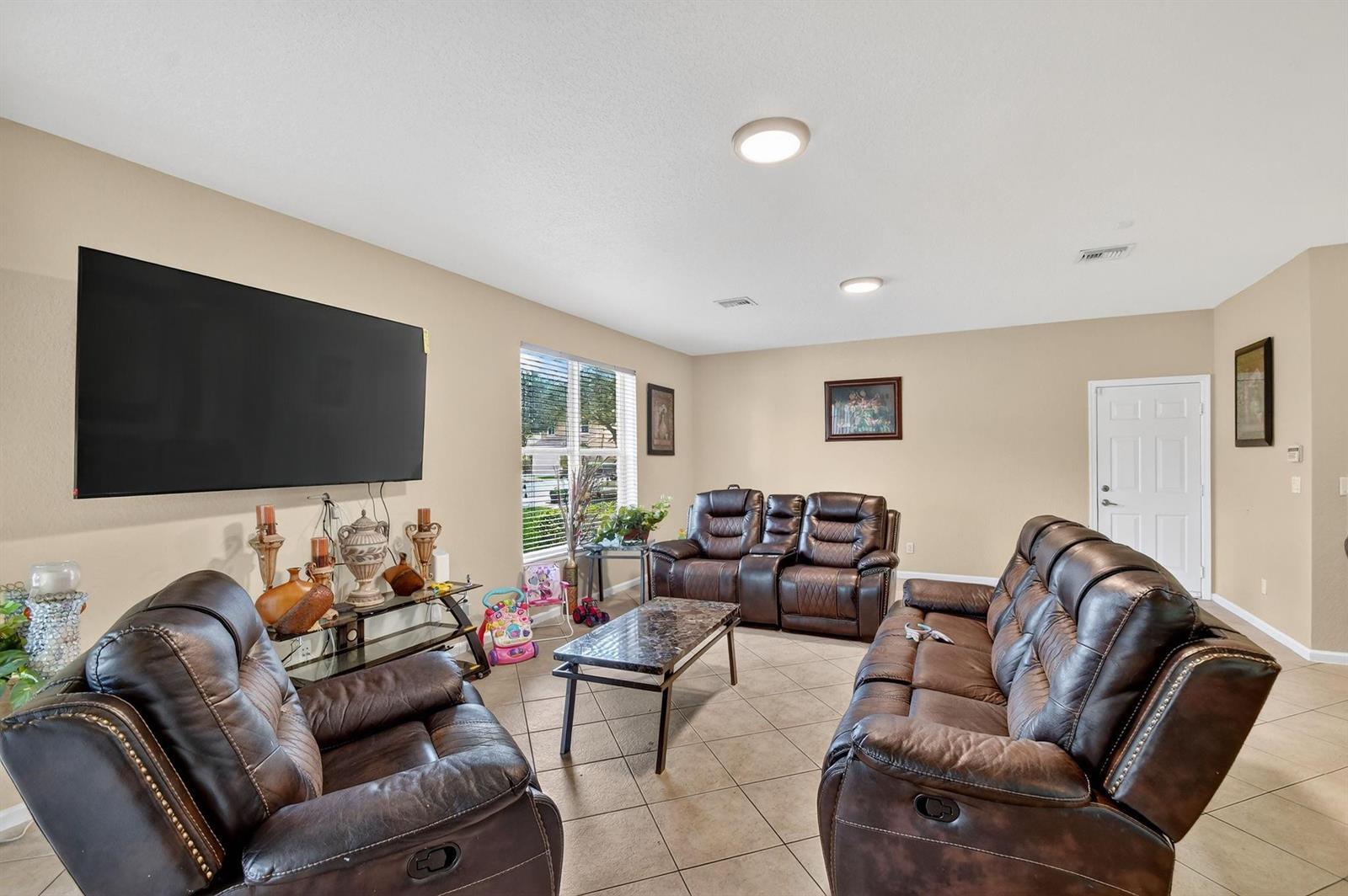 9393 7 / 5 4096 sq. ft. $ 2026-06-24 0 Photo