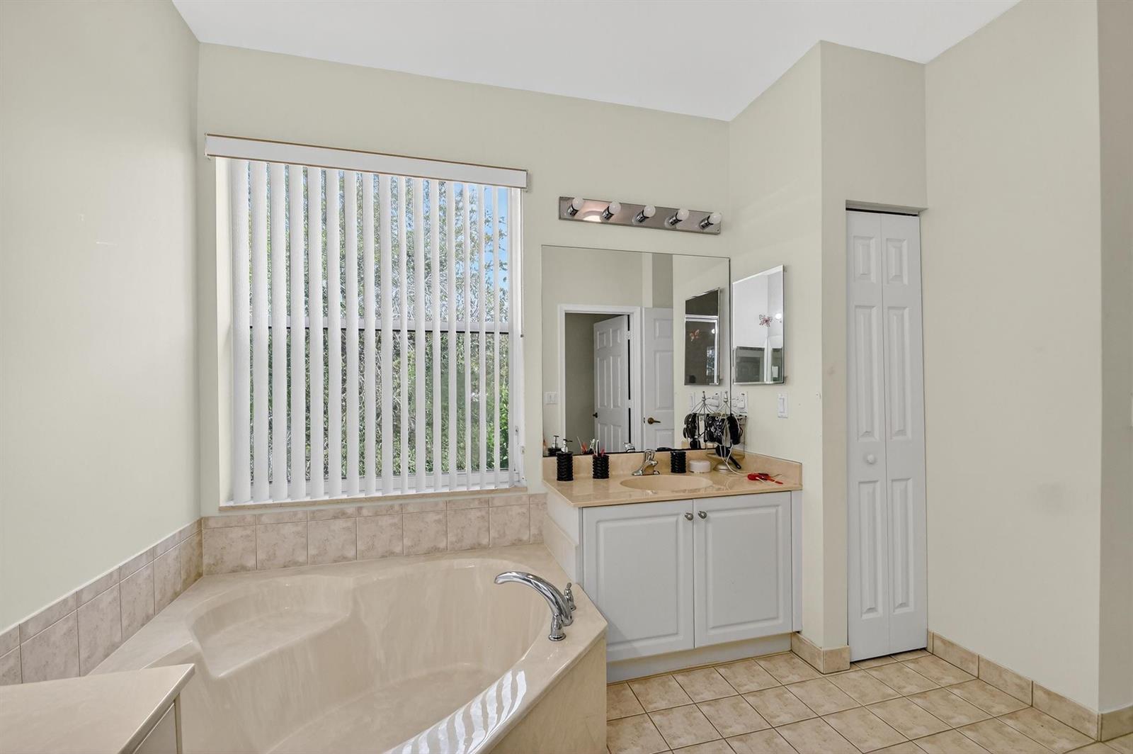 9393 7 / 5 4096 sq. ft. $ 2026-06-24 0 Photo