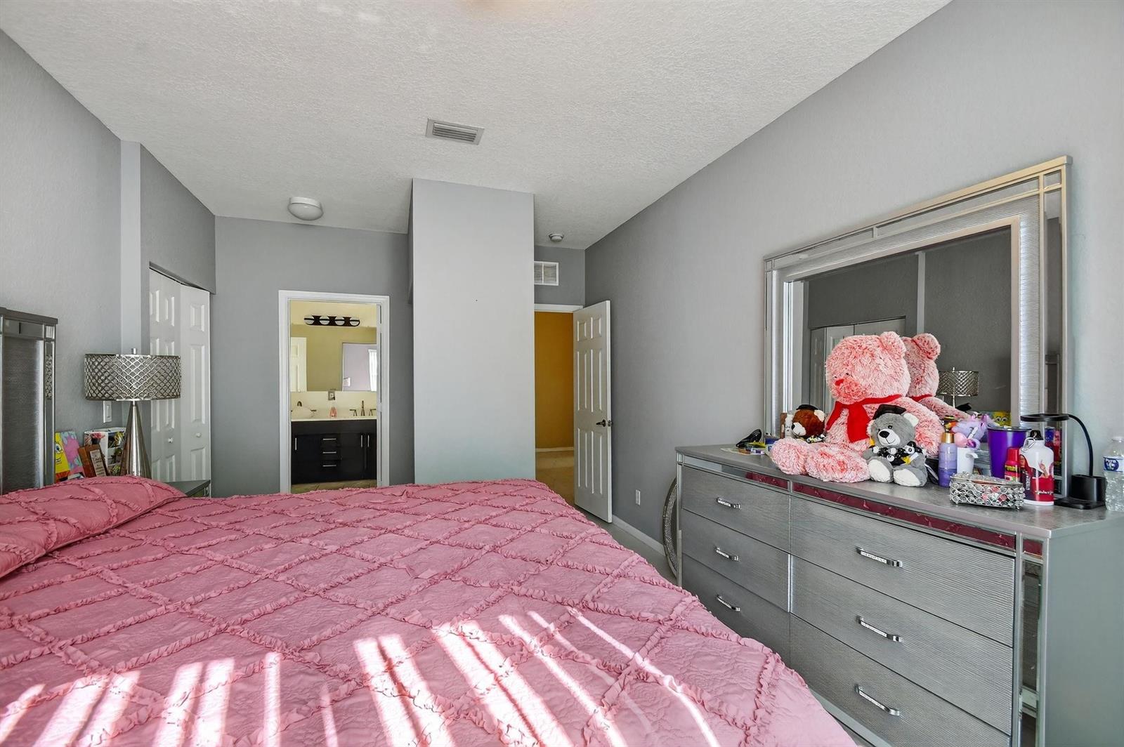 9393 7 / 5 4096 sq. ft. $ 2026-06-24 0 Photo