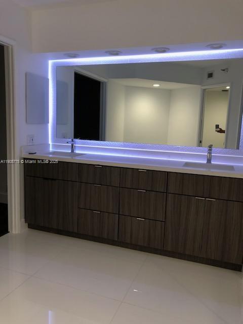 Photo of 19101 Mystic Pointe Dr  #2306, Aventura, Florida, 33180 - Master bath