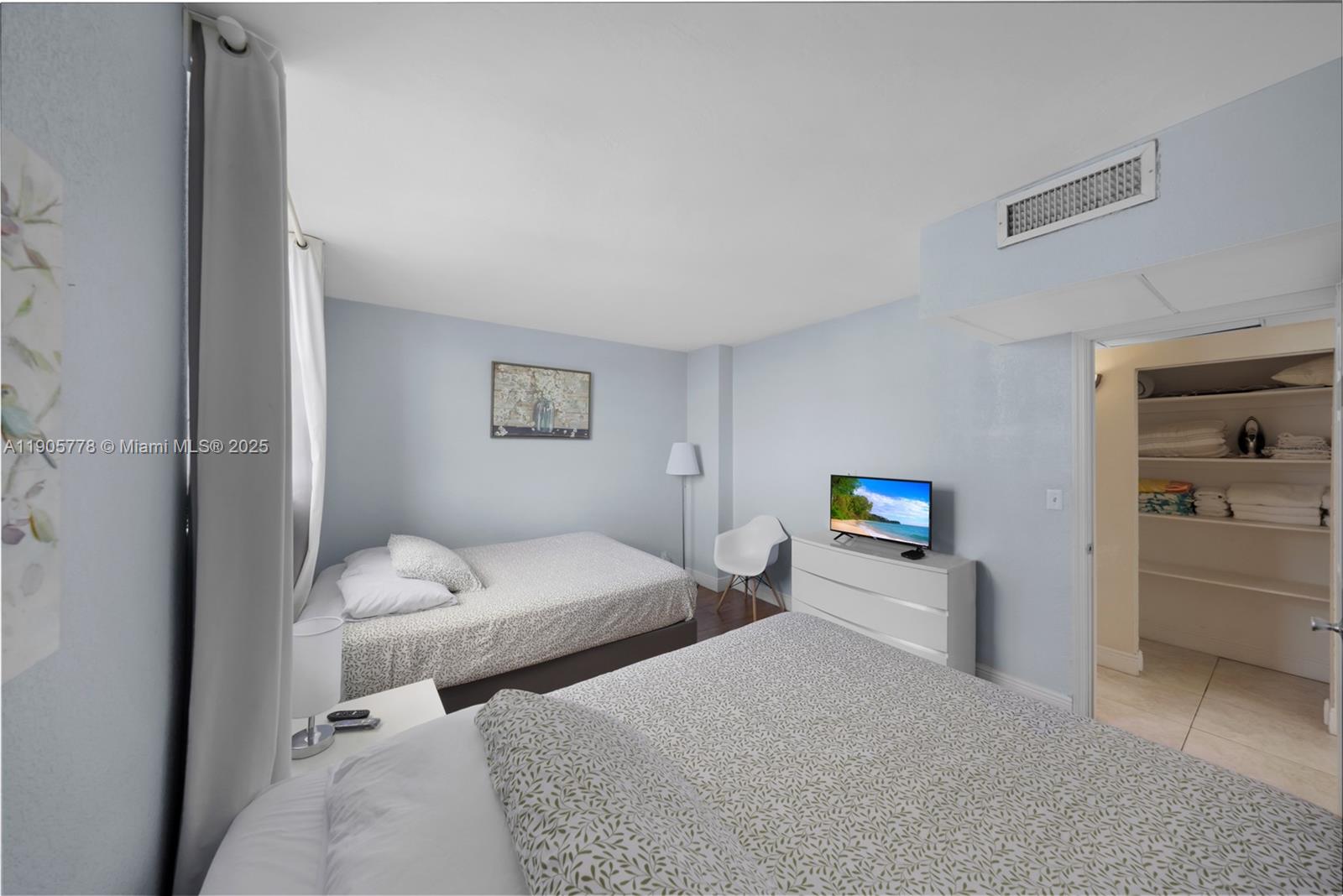 Photo of 3801 Ocean Dr  #15R, Hollywood, Florida, 33019 - 