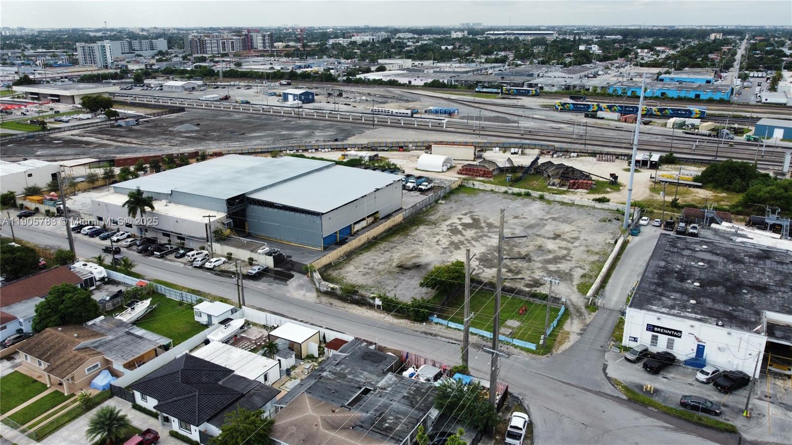   /   sq. ft. $ 2025-10-30 0 foto