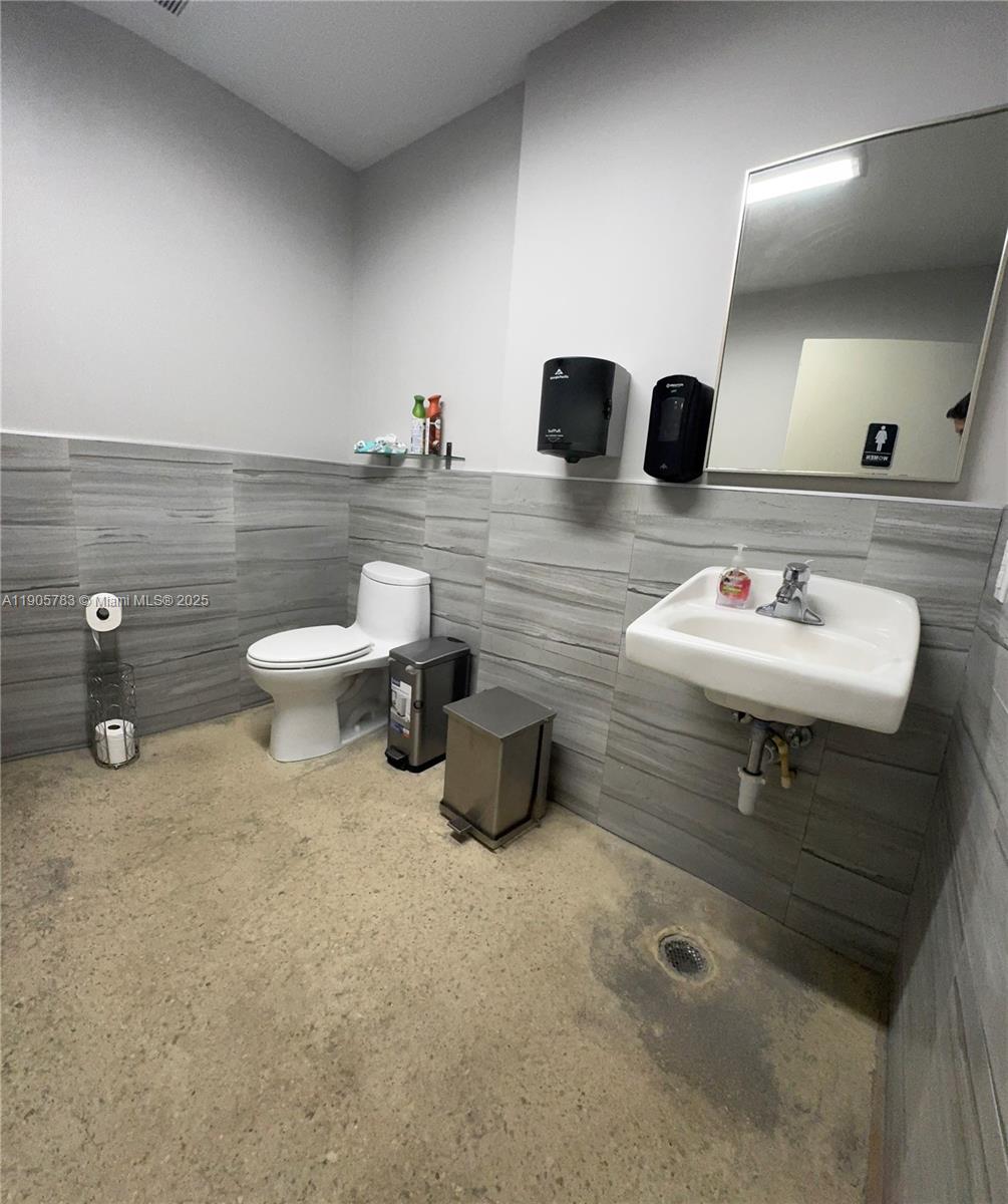   /   sq. ft. $ 2025-10-30 0 foto