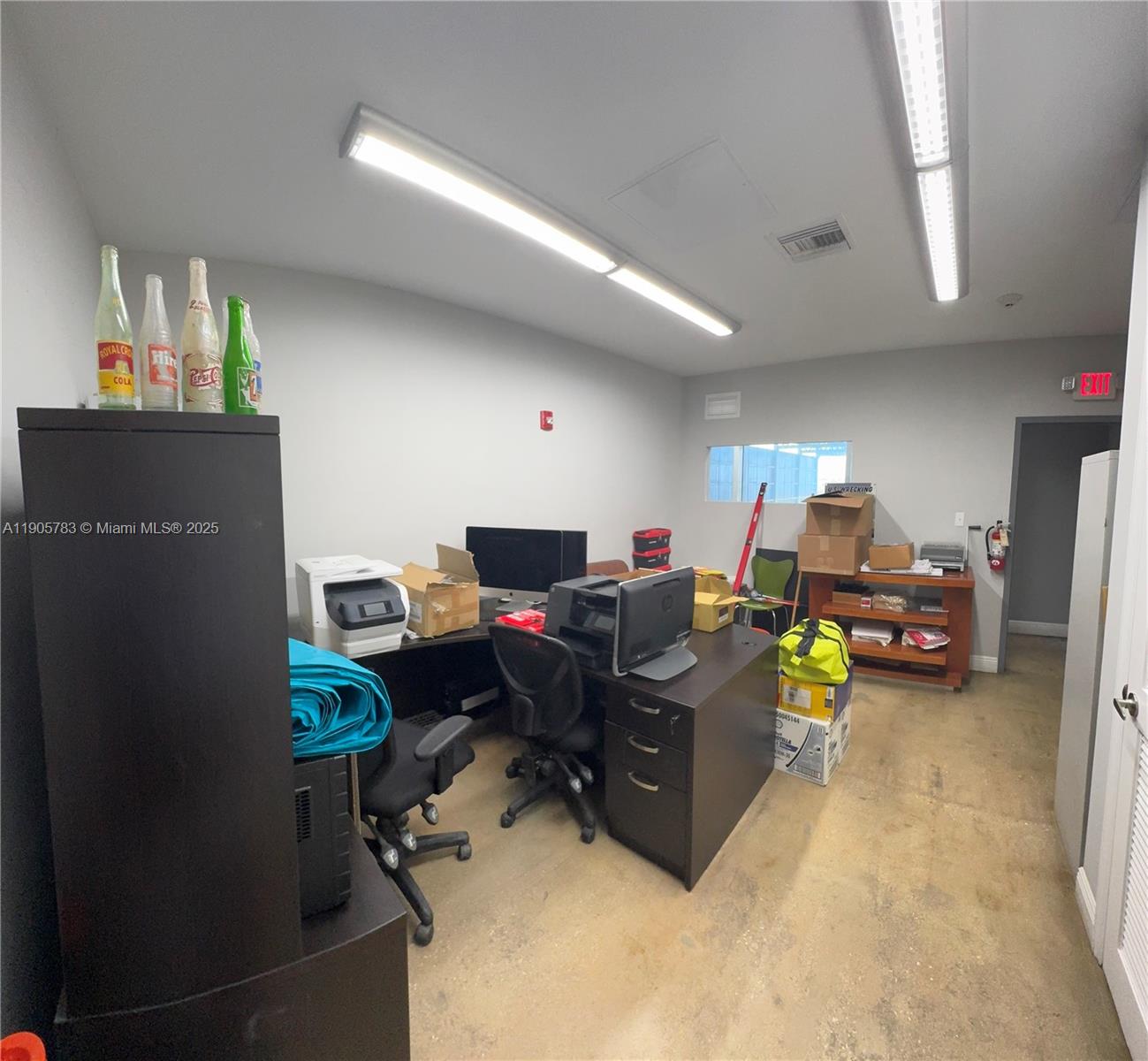   /   sq. ft. $ 2025-10-30 0 foto